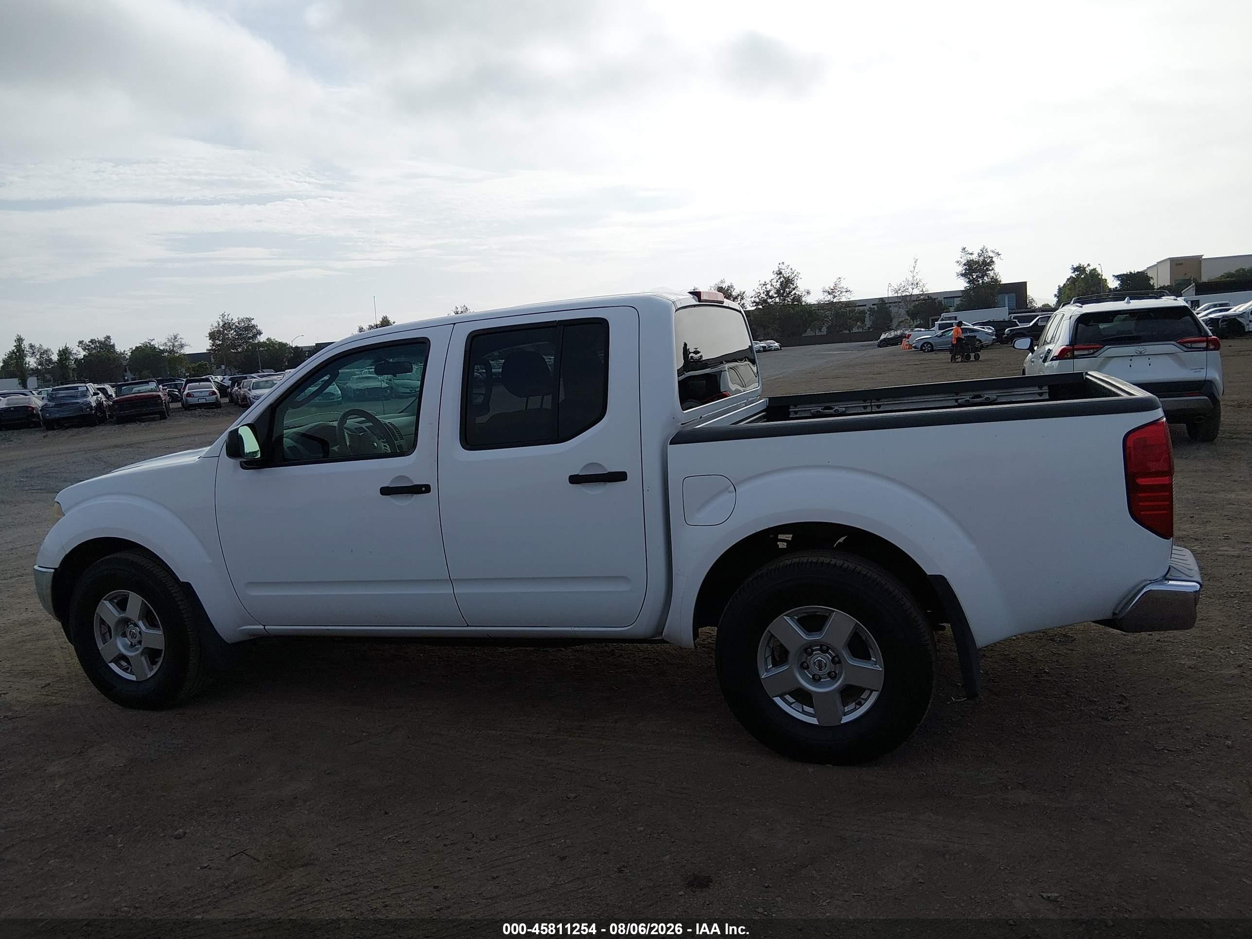 2008 Nissan Frontier Se Белый vin: 1N6AD07W08C419654