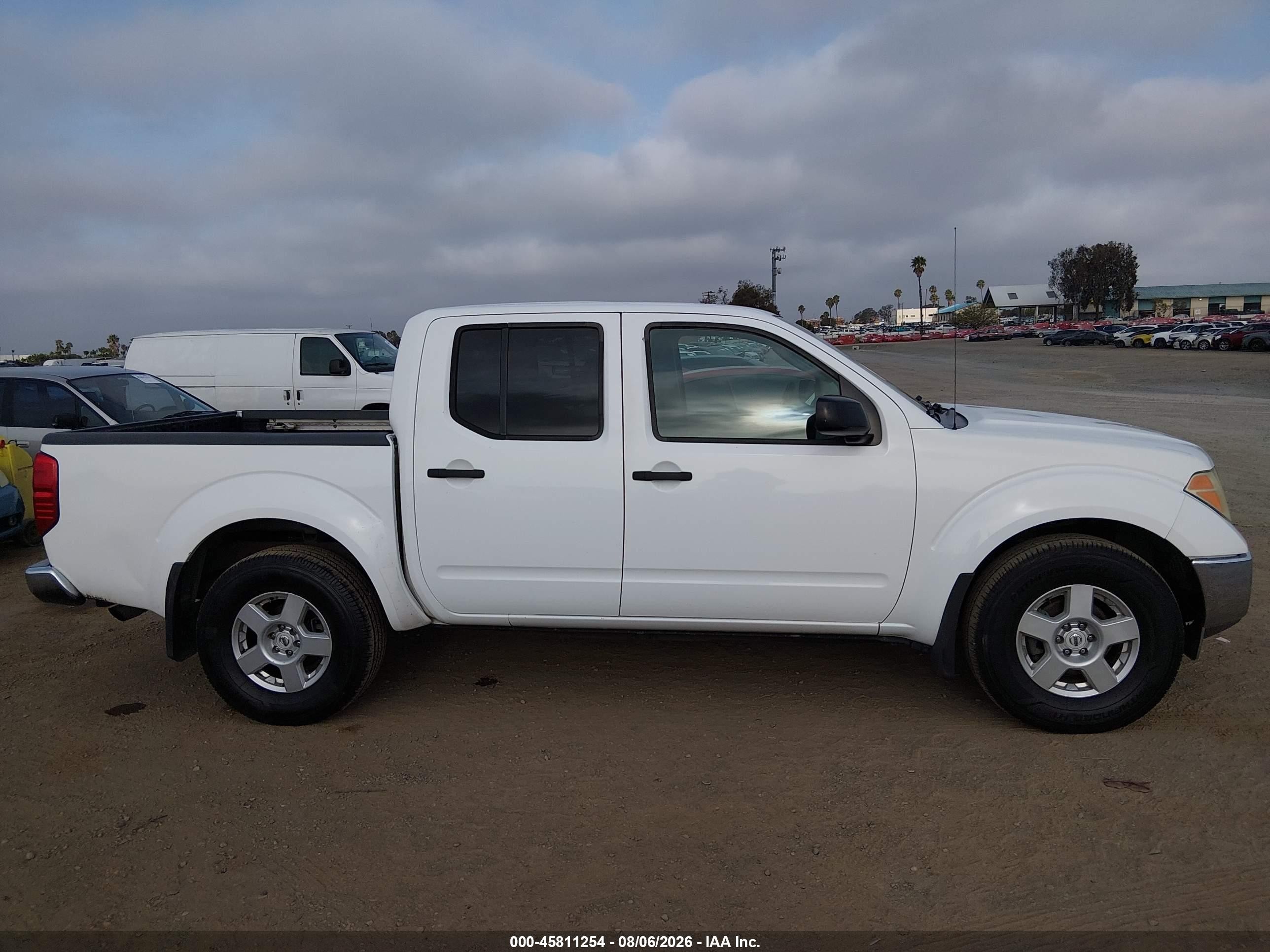 2008 Nissan Frontier Se Белый vin: 1N6AD07W08C419654