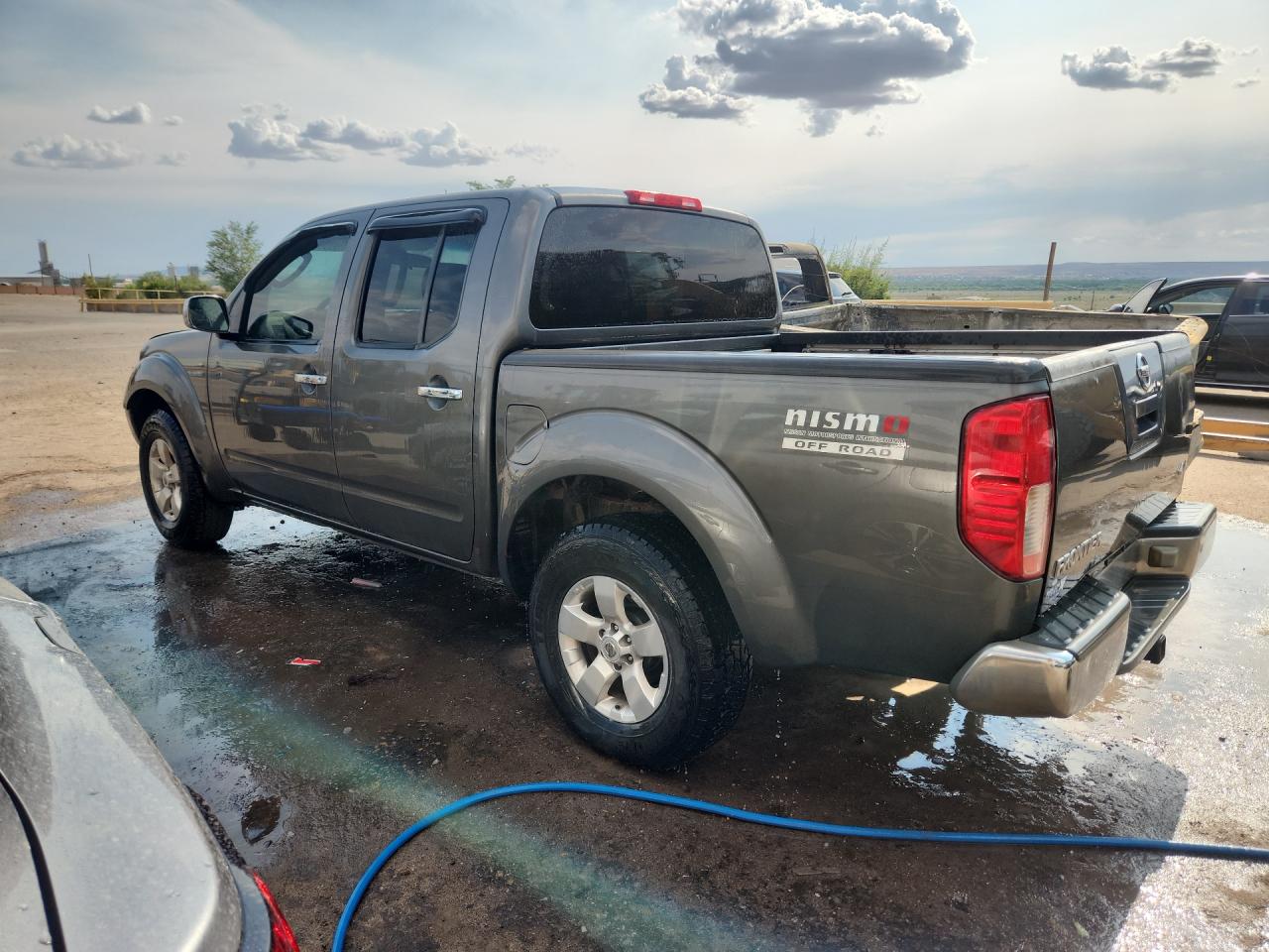 2006 Nissan Frontier Se Gray vin: 1N6AD07W16C467256 Damage: Left Bed Side, Dent(S) W/ Paint Dmg, 1/2 To 1 Inch