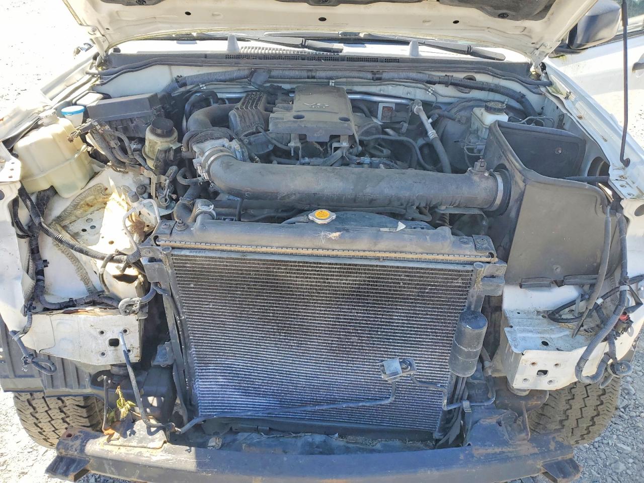 2005 Nissan Frontier Se Белый vin: 1N6AD07W25C412166