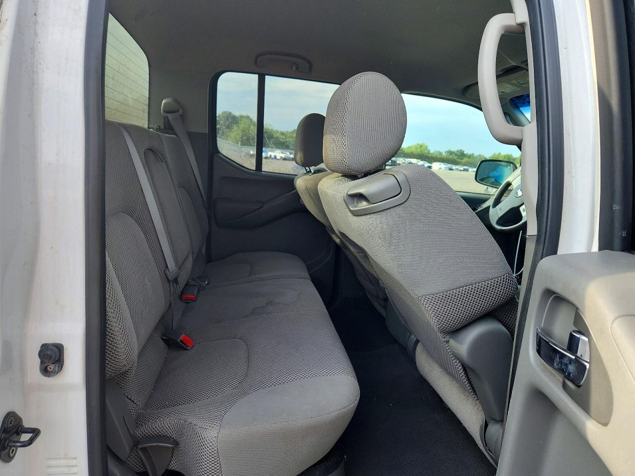 2007 Nissan Frontier Se White vin: 1N6AD07W47C417680