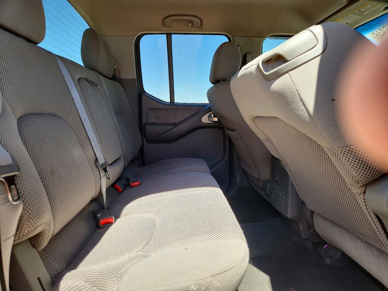 2007 Nissan Frontier Se White vin: 1N6AD09U27C412781