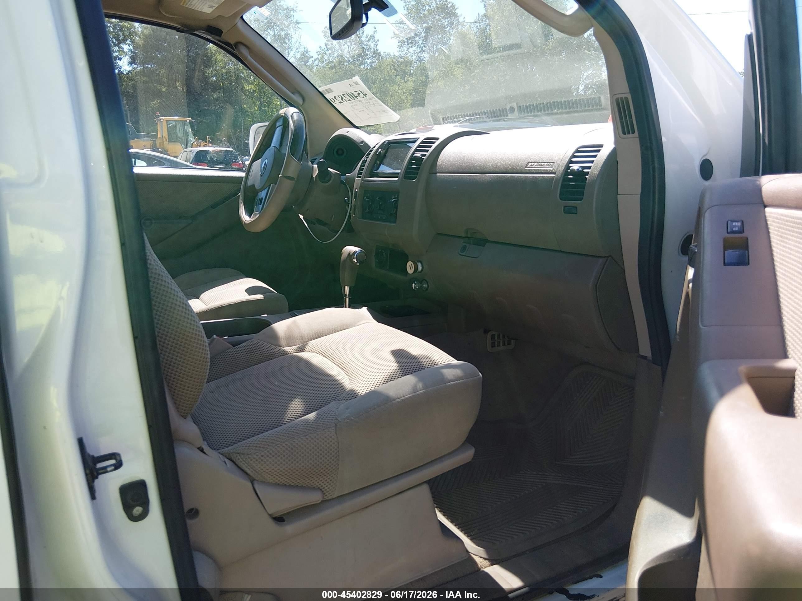 2007 Nissan Frontier Le White vin: 1N6AD09W57C410010