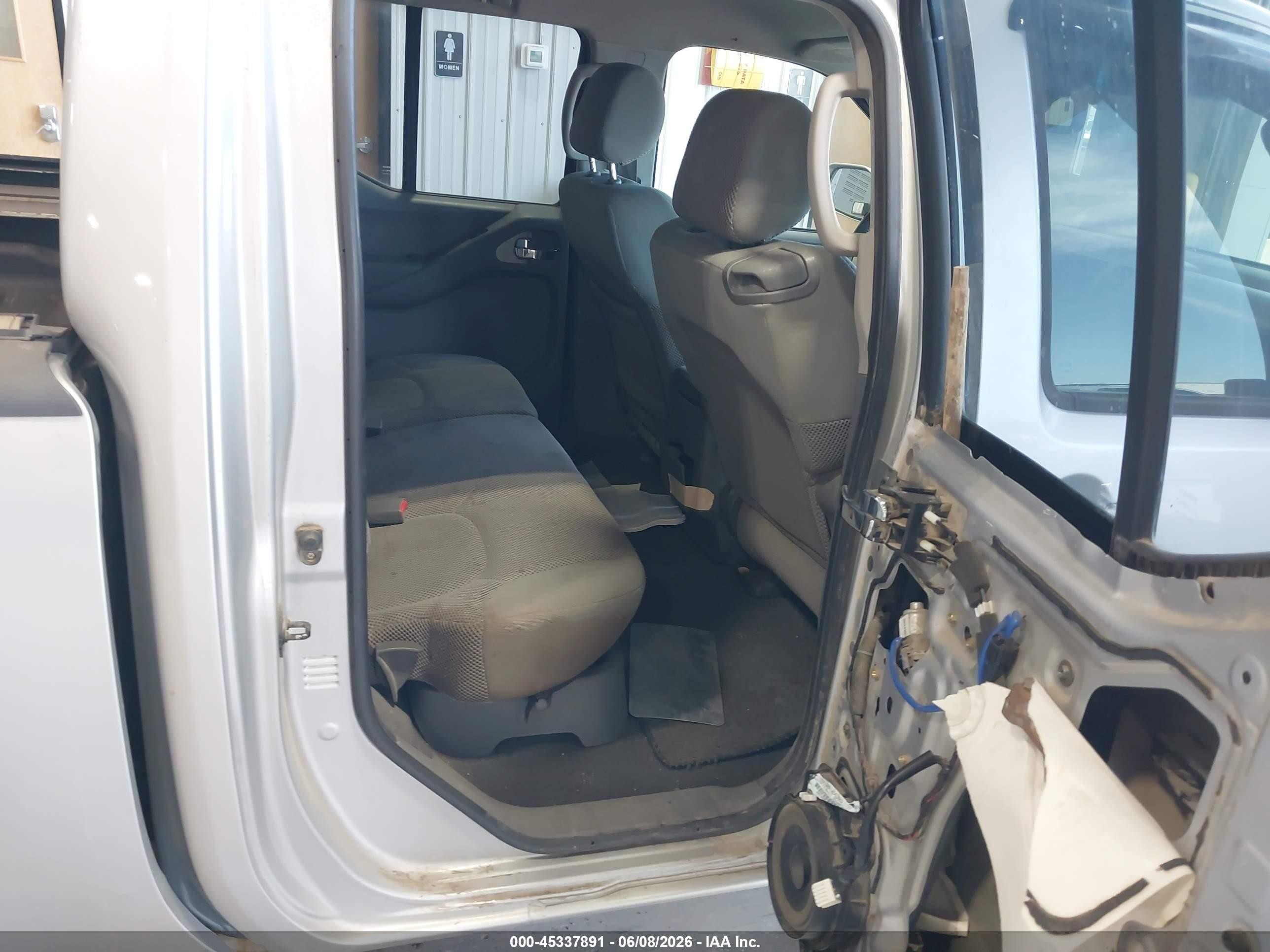 2007 Nissan Frontier Le Серебряный vin: 1N6AD09W77C405892