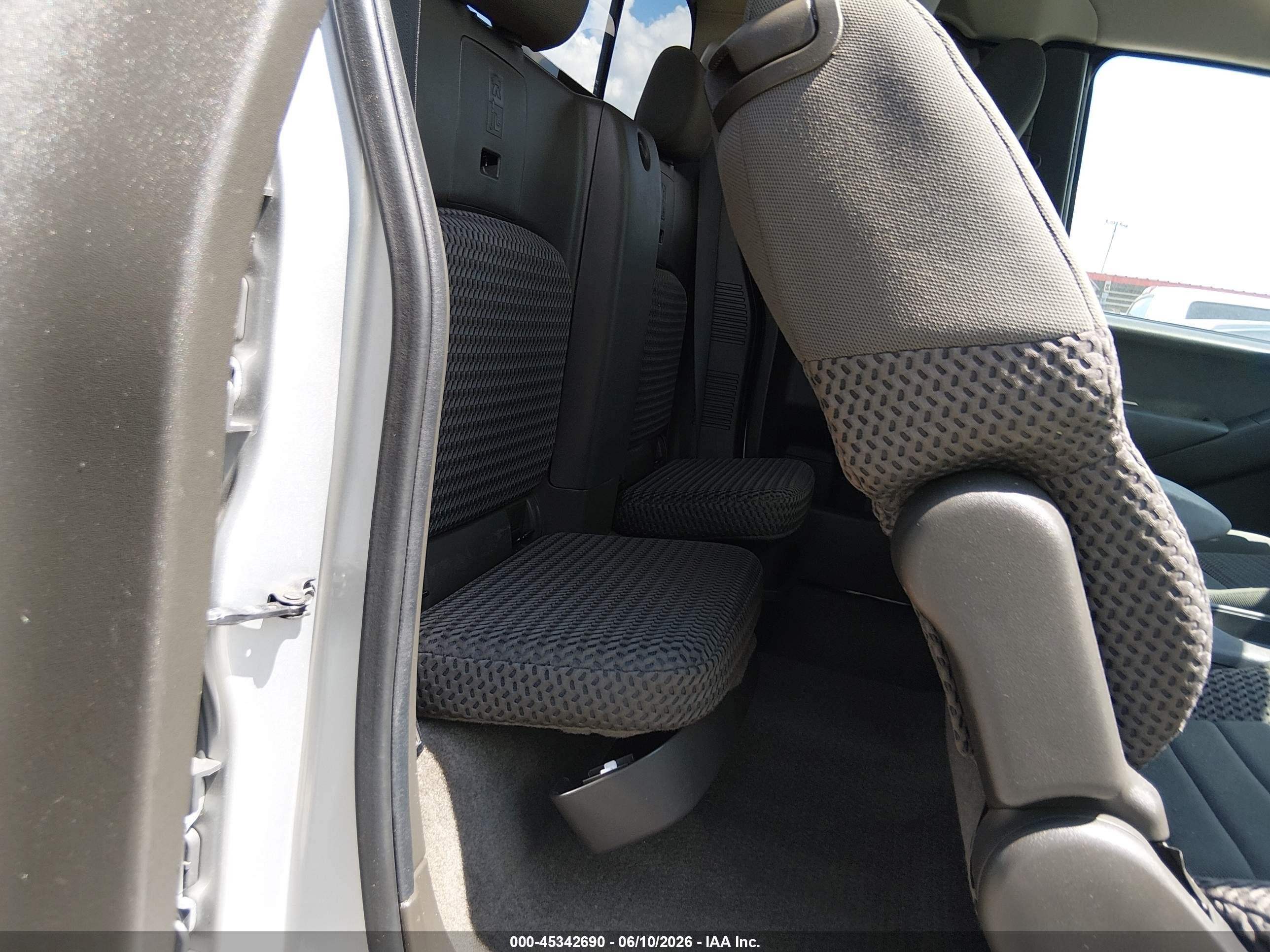 2014 Nissan Frontier Sv Silver vin: 1N6AD0CU7EN716652