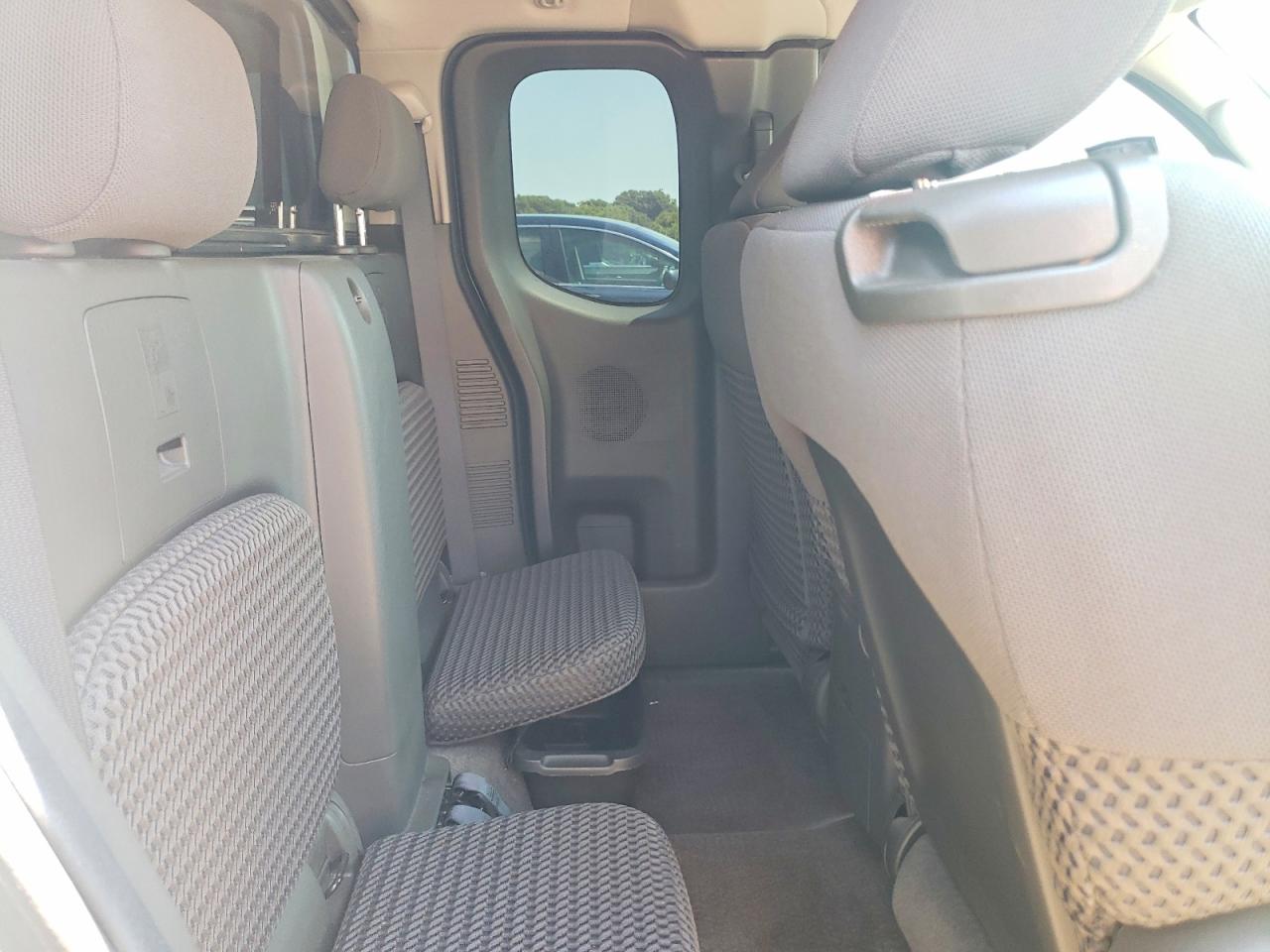 2014 Nissan Frontier Sv V6 Серебряный vin: 1N6AD0CW2EN741752