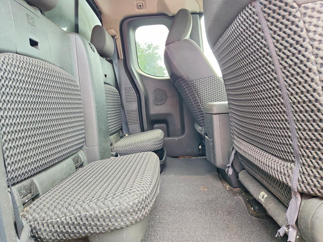 2015 Nissan Frontier Серебряный vin: 1N6AD0CW7FN708053