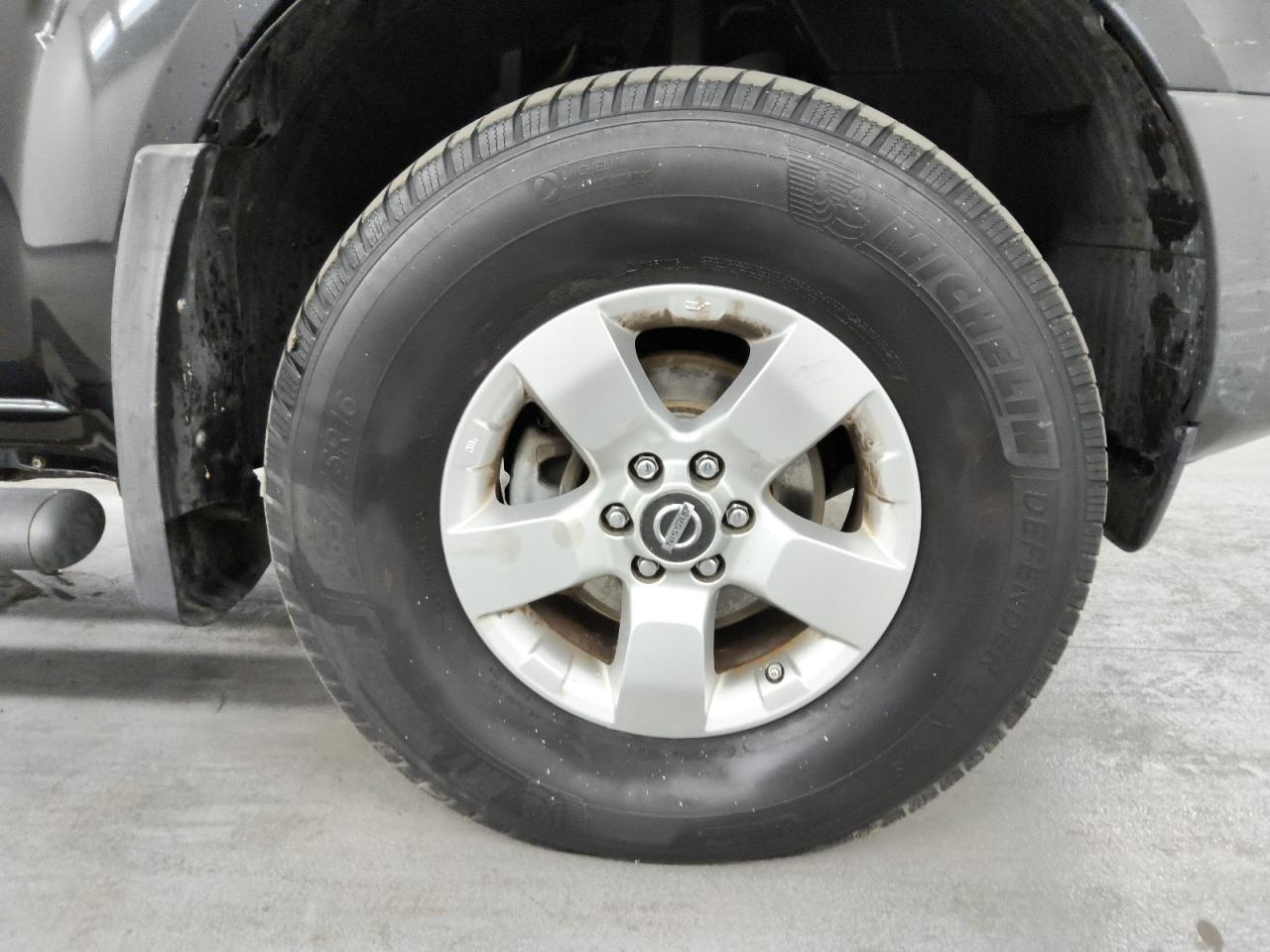 2013 Nissan Frontier S Gray vin: 1N6AD0ER0DN733249 Damage: Left Front Tire, Worn, Replacement Required