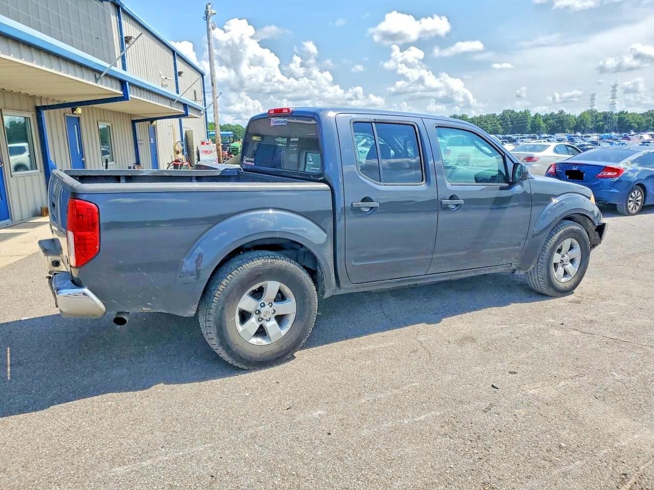 2011 Niss Ftr Gray vin: 1N6AD0ER2BC413990