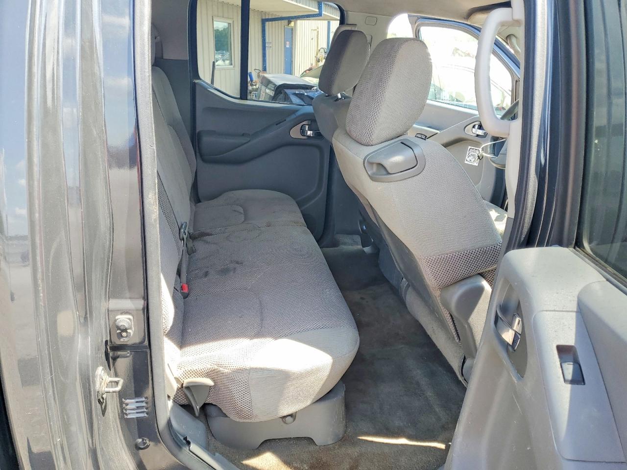 2011 Niss Ftr Gray vin: 1N6AD0ER2BC413990