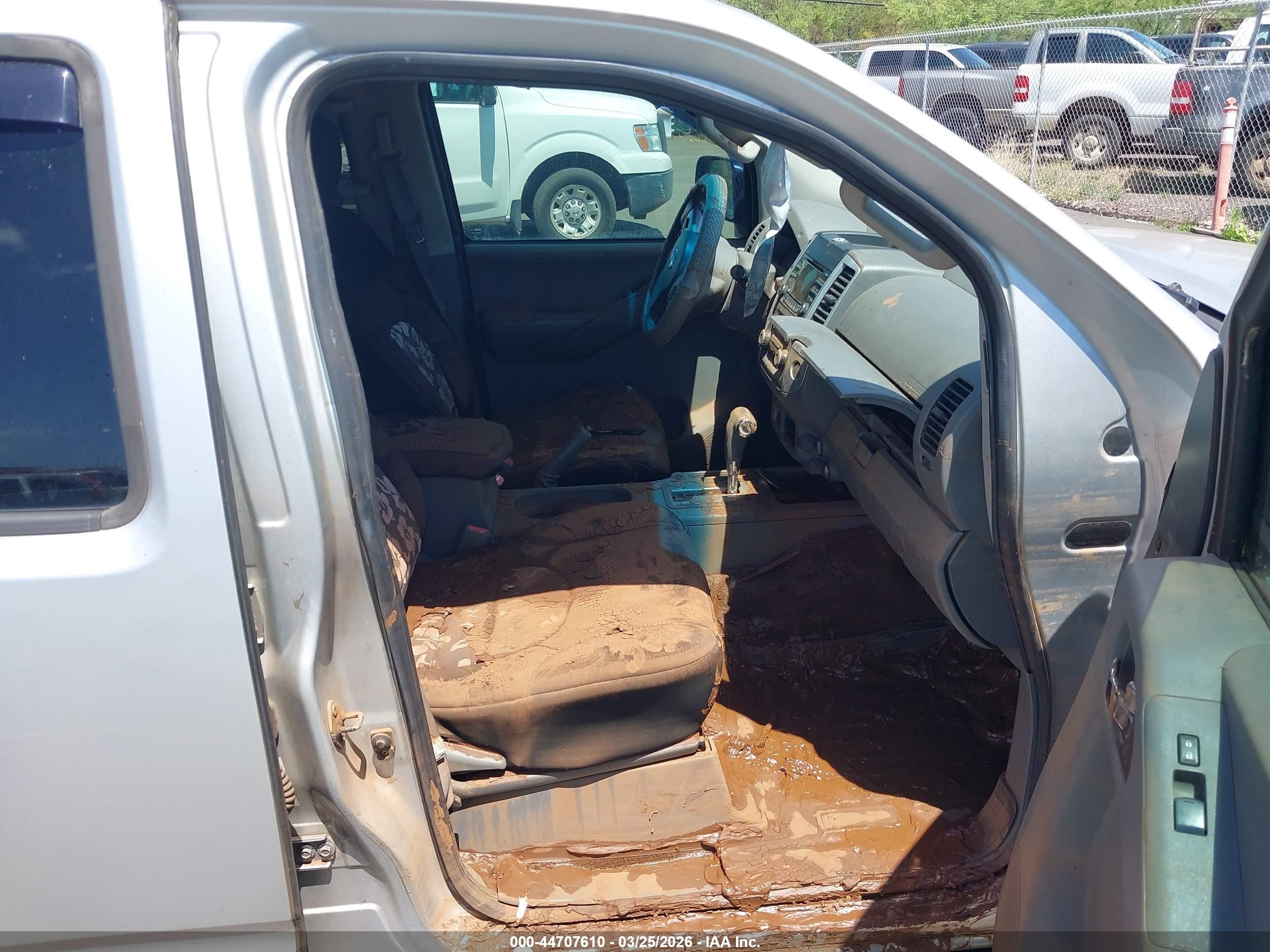 2014 Nissan Frontier   Silver vin: 1N6AD0ER4EN745776