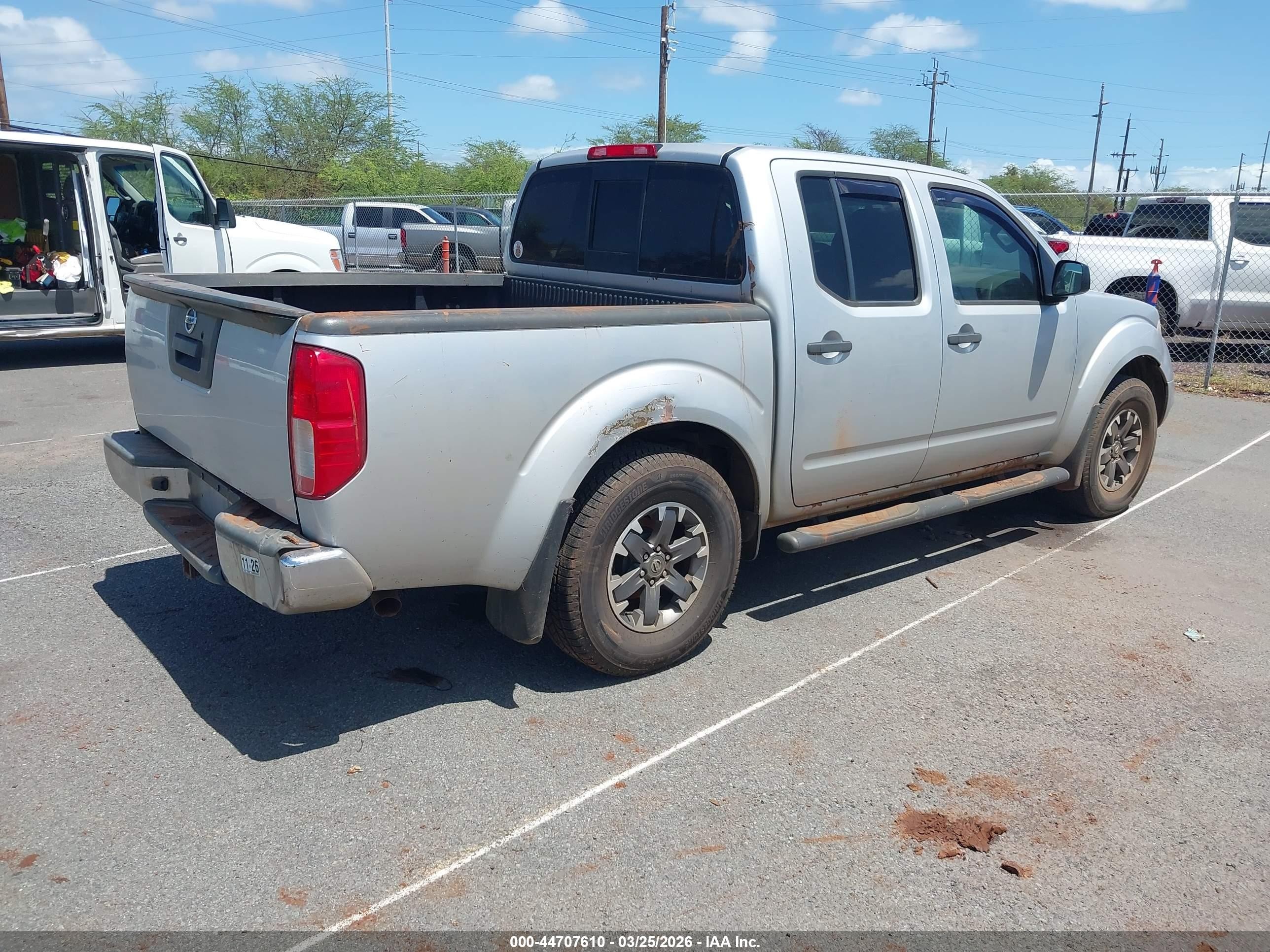 2014 Nissan Frontier   Silver vin: 1N6AD0ER4EN745776
