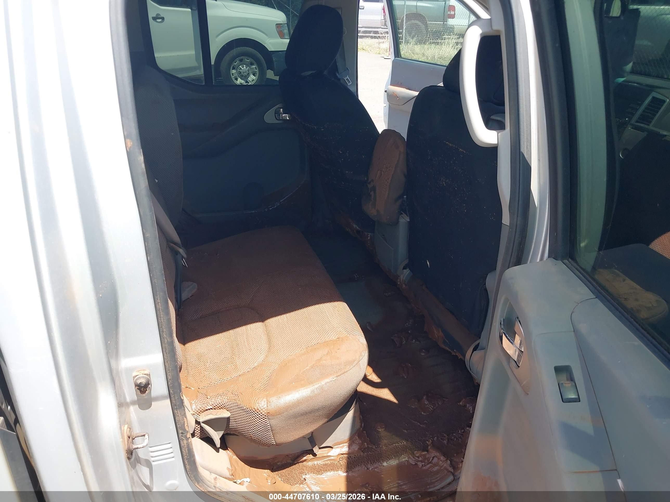 2014 Nissan Frontier   Silver vin: 1N6AD0ER4EN745776