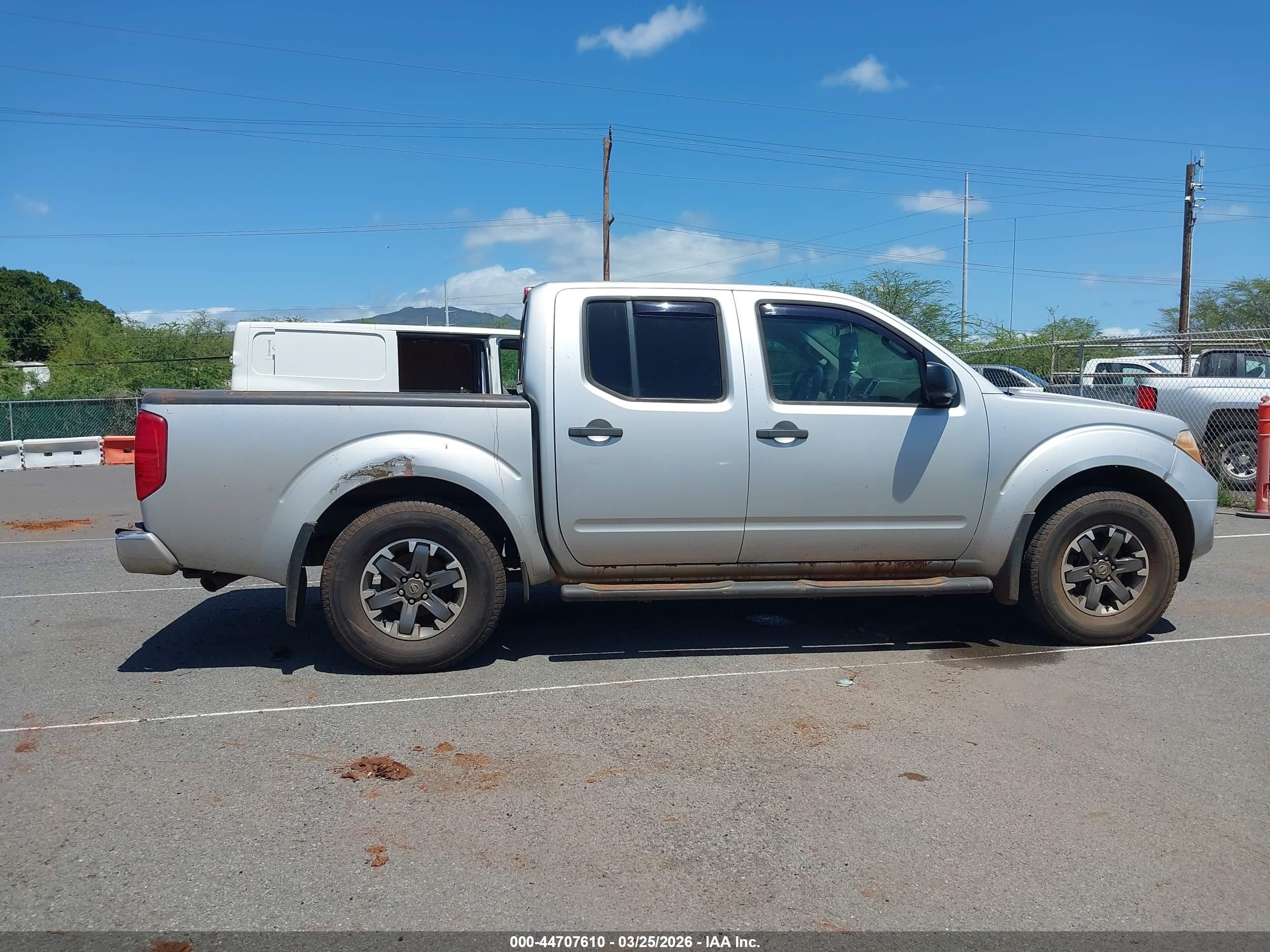 2014 Nissan Frontier   Silver vin: 1N6AD0ER4EN745776