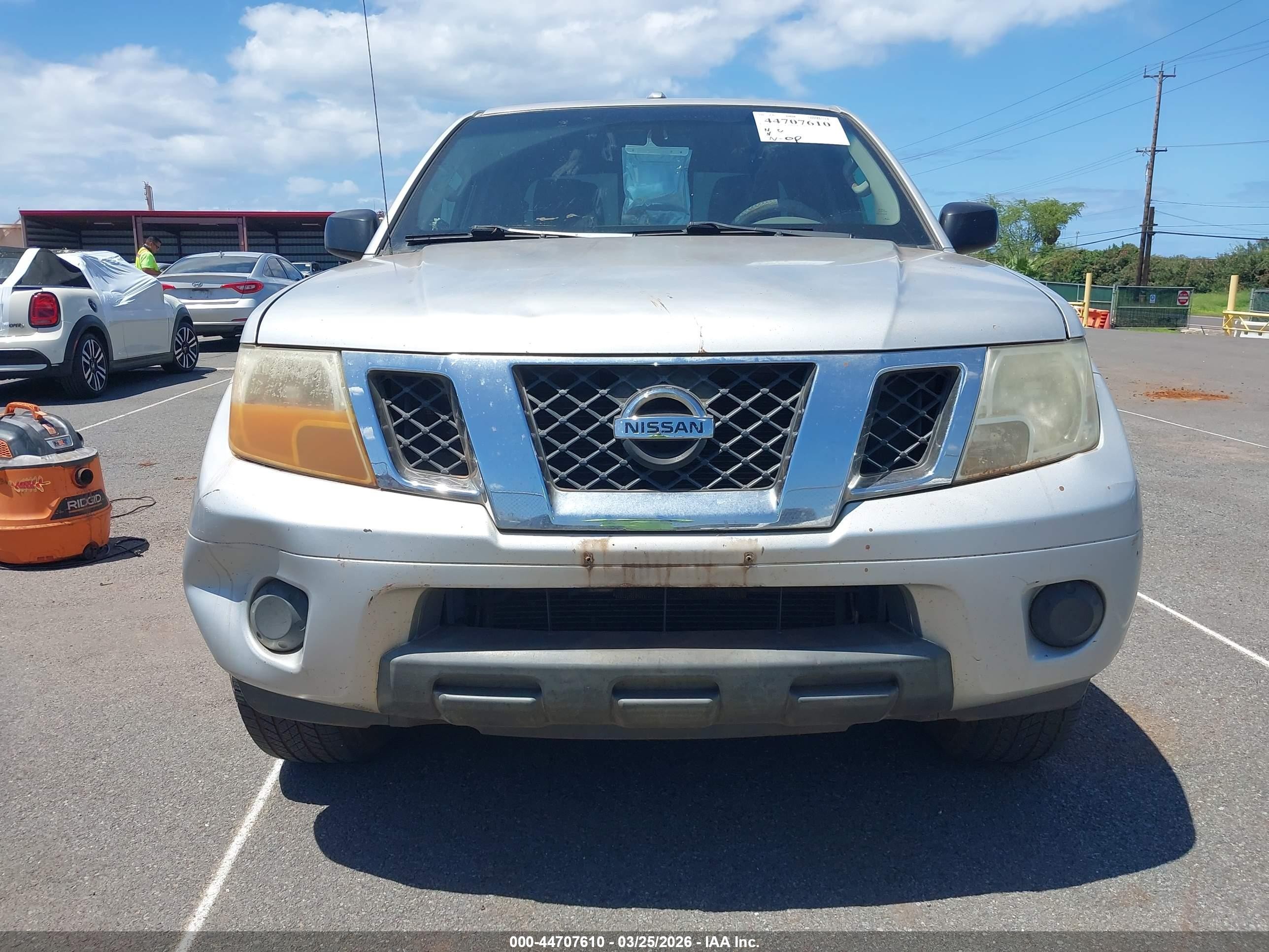 2014 Nissan Frontier   Silver vin: 1N6AD0ER4EN745776
