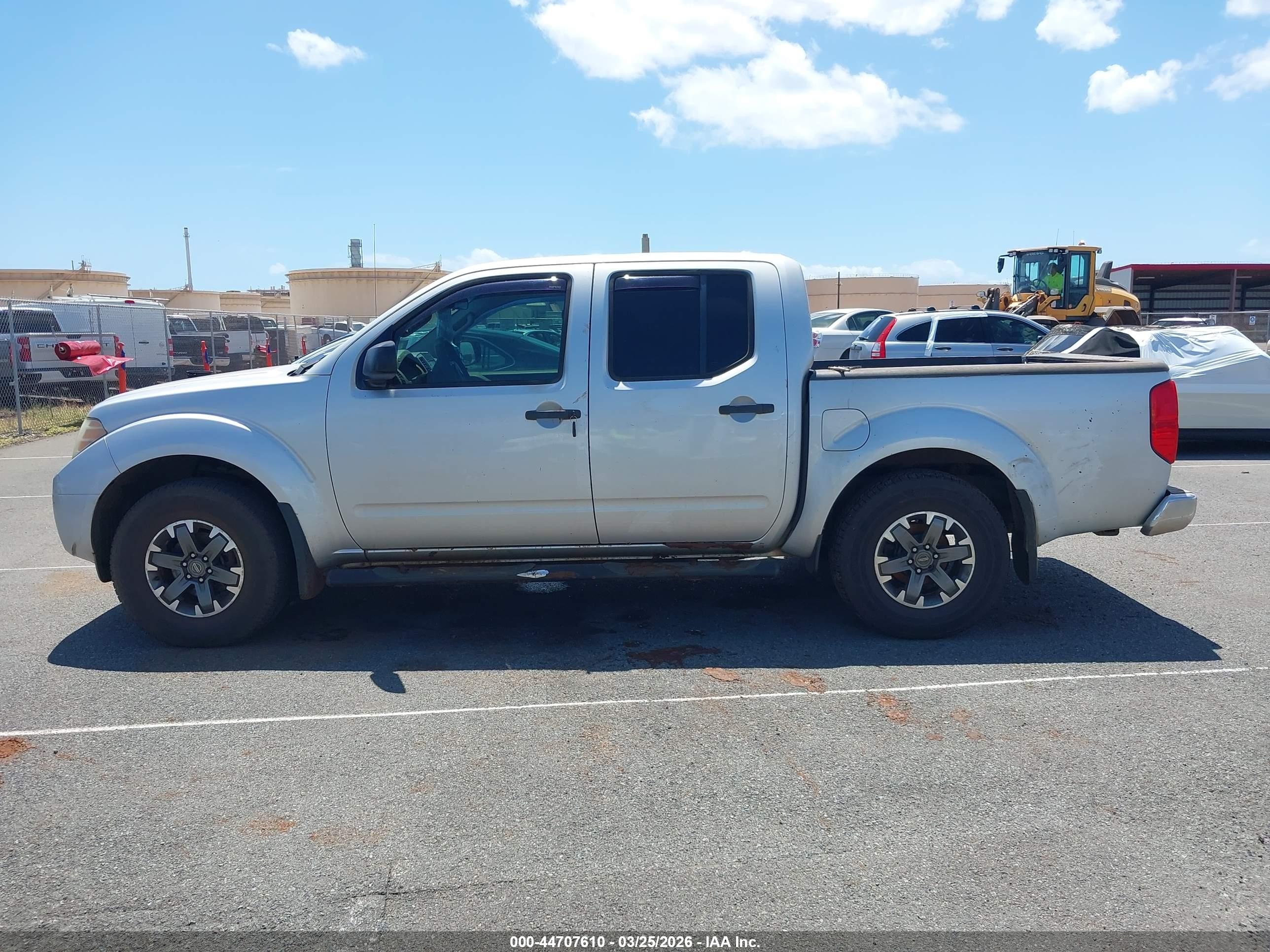 2014 Nissan Frontier   Silver vin: 1N6AD0ER4EN745776