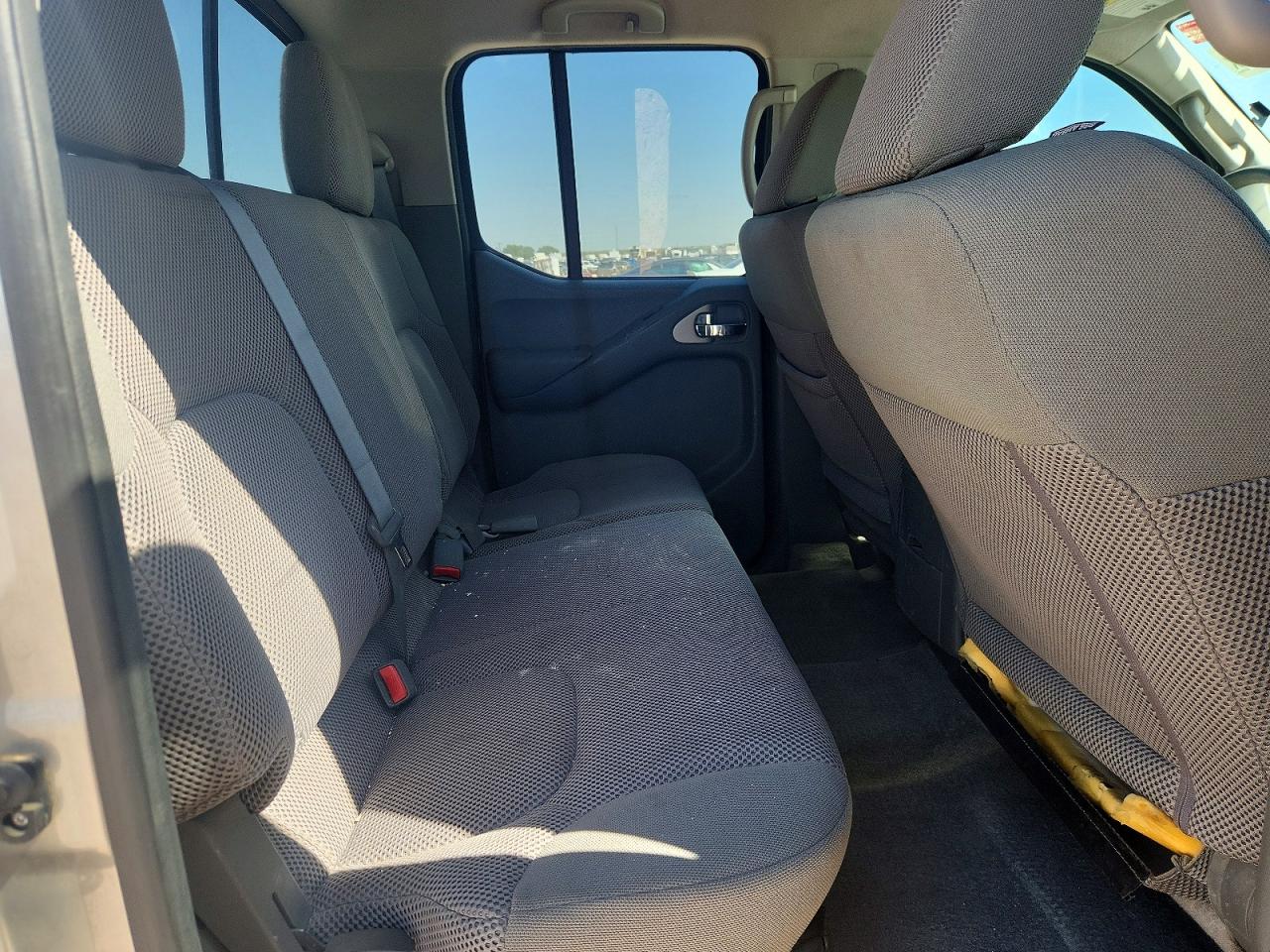 2015 Nissan Frontier Sv Silver vin: 1N6AD0ER4FN761090