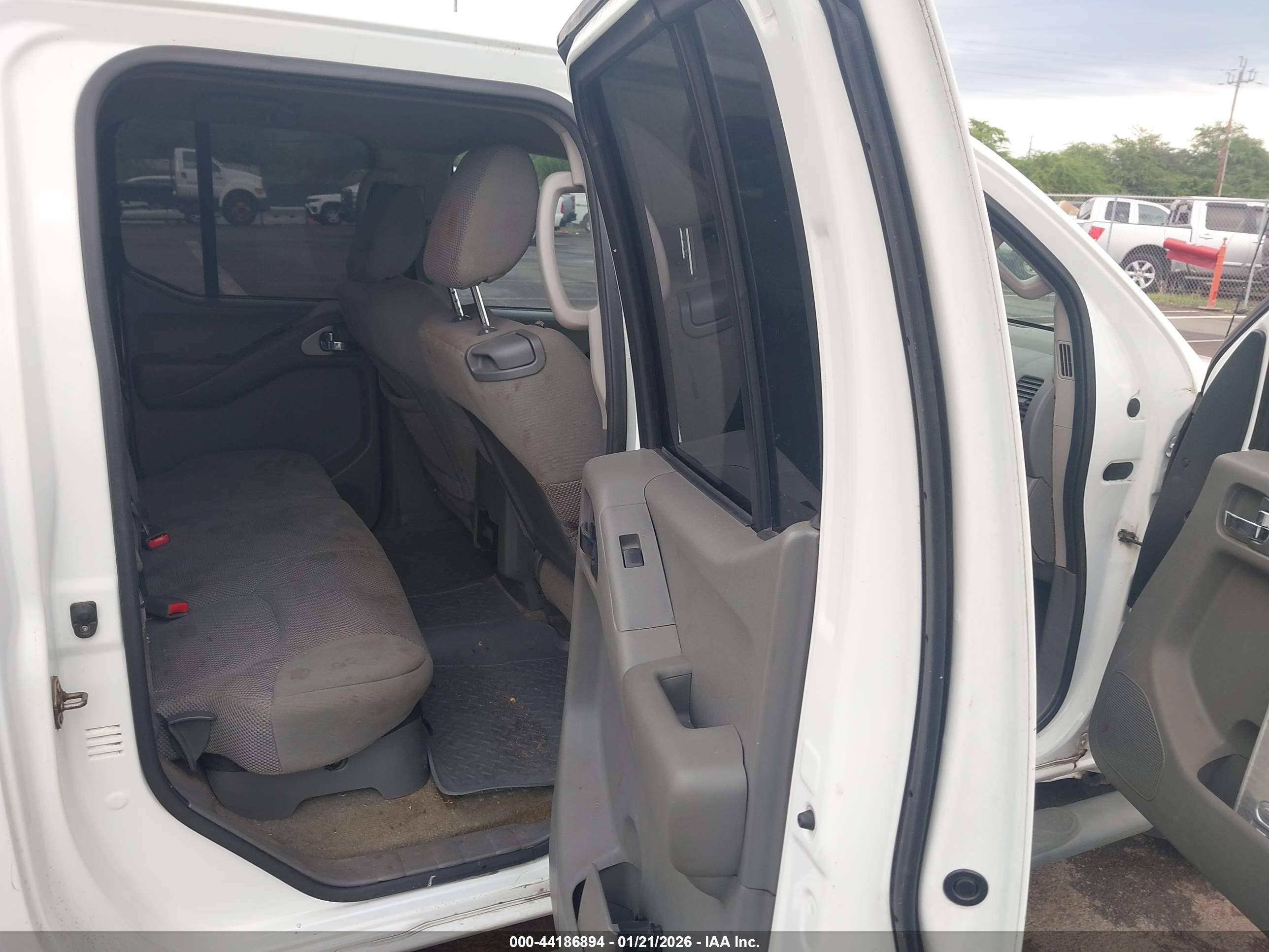 2014 Nissan Frontier Sv White vin: 1N6AD0ER7EN711332