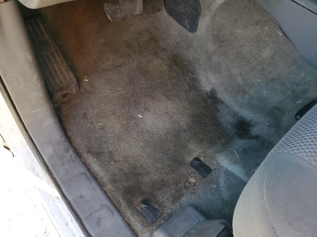 2018 Nissan Frontier Sv Белый vin: 1N6AD0ER7JN738668 Damage: Left Front Carpet, Stained, Permanent