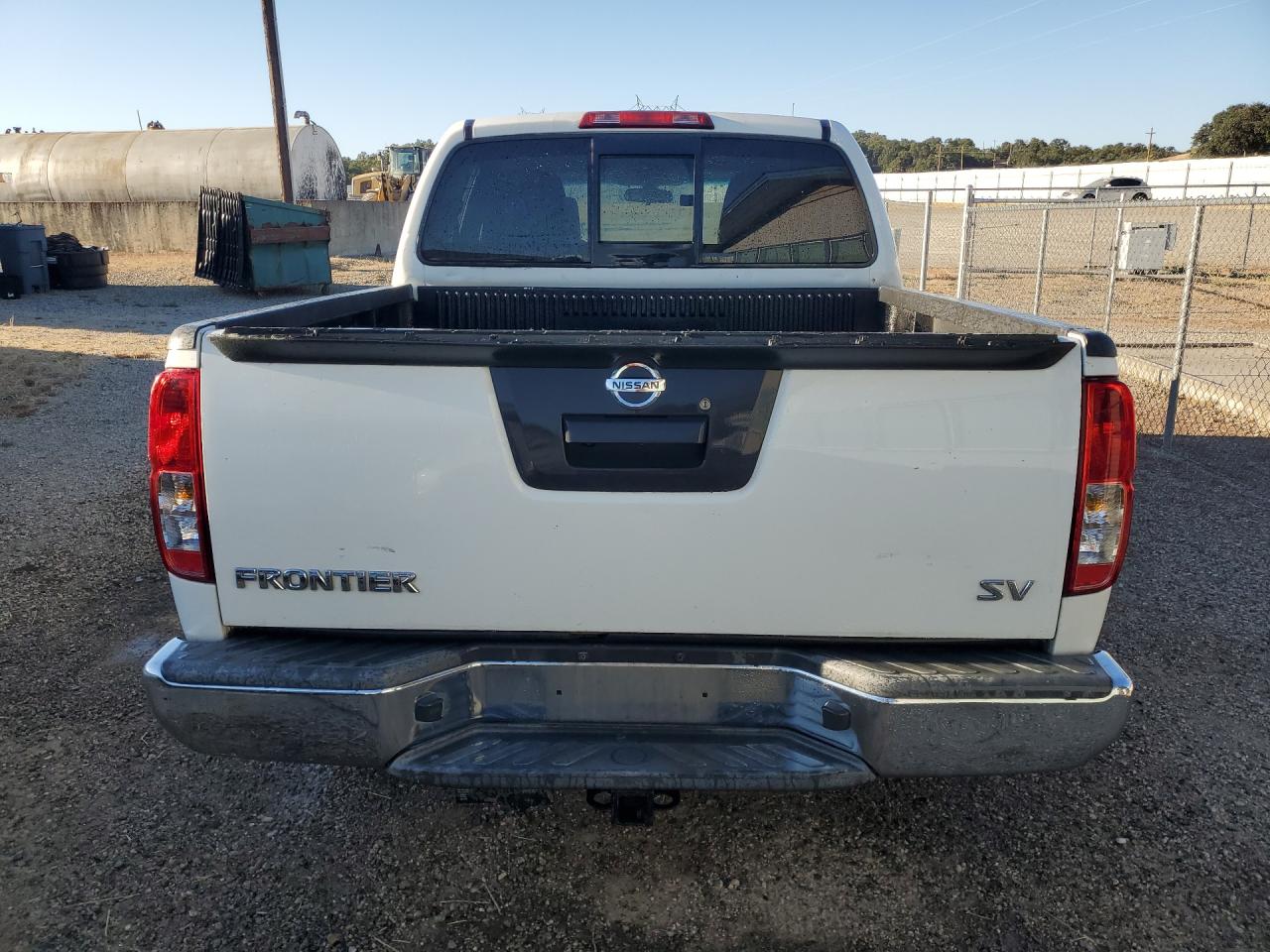 2018 Nissan Frontier Sv Белый vin: 1N6AD0ER7JN738668 Damage: Rear Metal Bumper Chrome, Dent(S) W/No Paint Dmg, 3 To 4 Inches