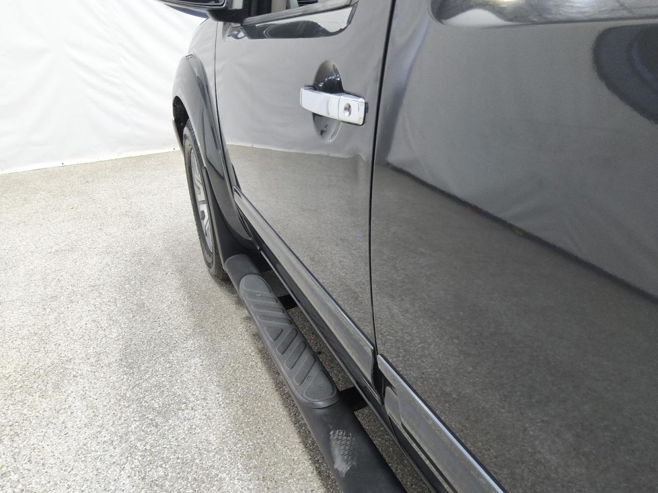 2010 Nissan Frontier Se V6 Gray vin: 1N6AD0ER8AC400630 Damage: Left Front Door, Dent(S) W/ Paint Dmg, 1 To 2 Inches