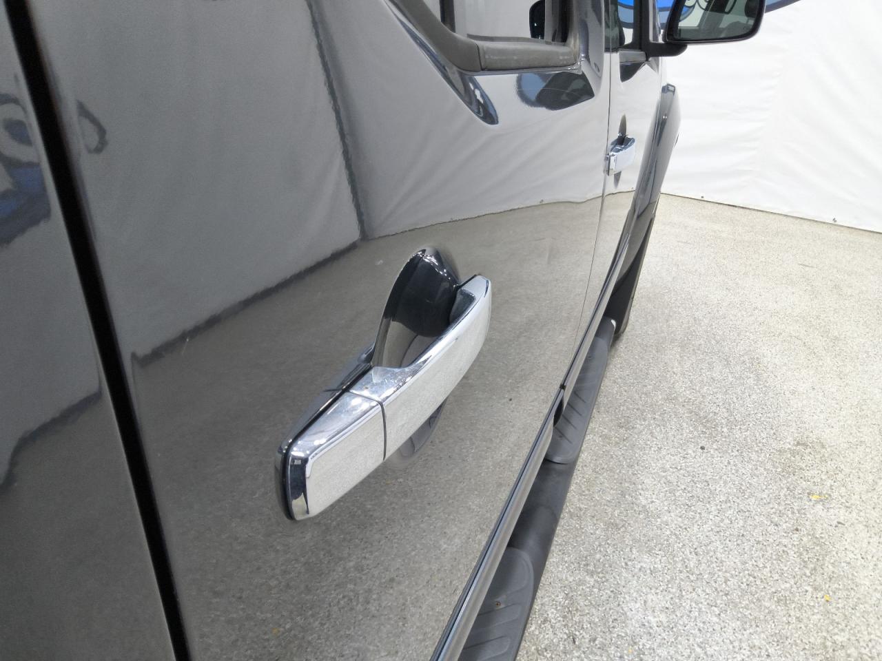 2010 Nissan Frontier Se V6 Gray vin: 1N6AD0ER8AC400630 Damage: Right Rear Door, Dent(S) W/ Paint Dmg, 1/2 To 1 Inch