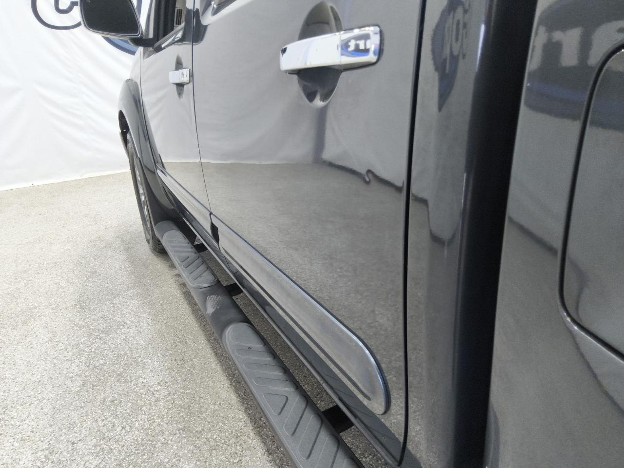 2010 Nissan Frontier Se V6 Gray vin: 1N6AD0ER8AC400630 Damage: Left Rear Door, Dent(S) W/No Paint Dmg, Pdr-1 Dent