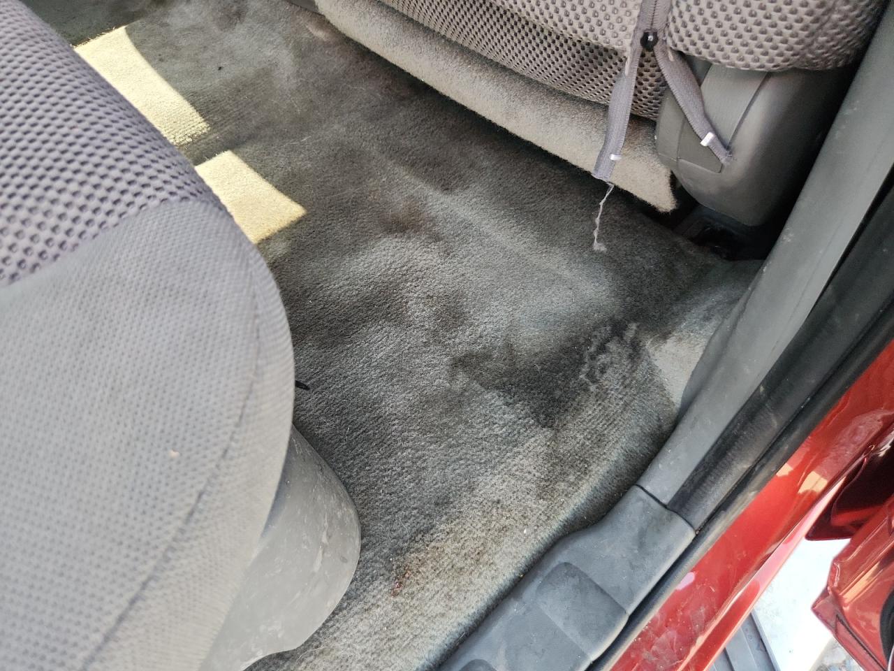 2015 Nissan Frontier Sv Red vin: 1N6AD0ER8FN722468 Damage: Right Rear Carpet, Stained, Permanent