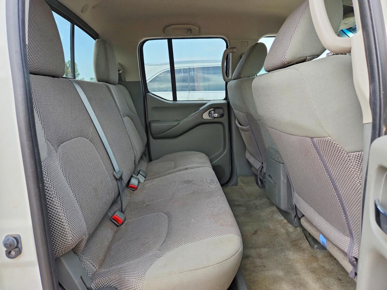 2015 Nissan Frontier S White vin: 1N6AD0ERXFN704098