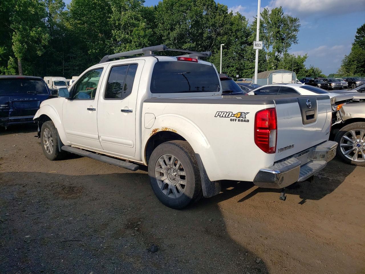 2011 Nissan Frontier S White vin: 1N6AD0EV1BC438988