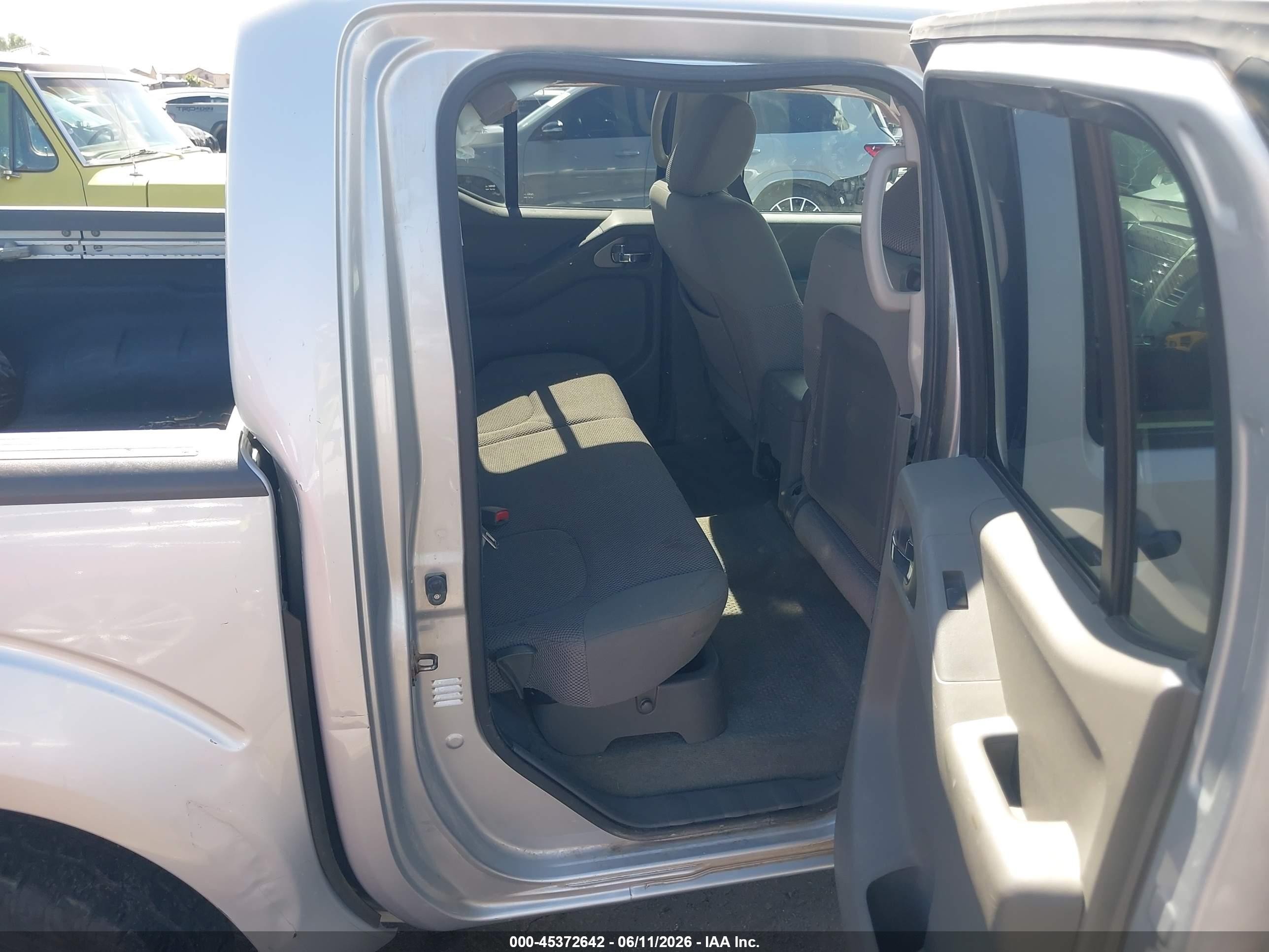 2014 Nissan Frontier Sv Silver vin: 1N6AD0EV7EN718052