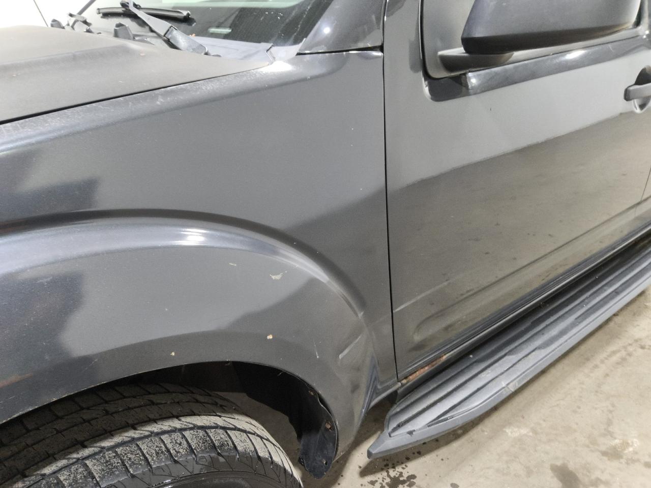 2011 Nissan Frontier S Charcoal vin: 1N6AD0EV9BC403843 Damage: Left Front Fender, Chipped, 10 Or More