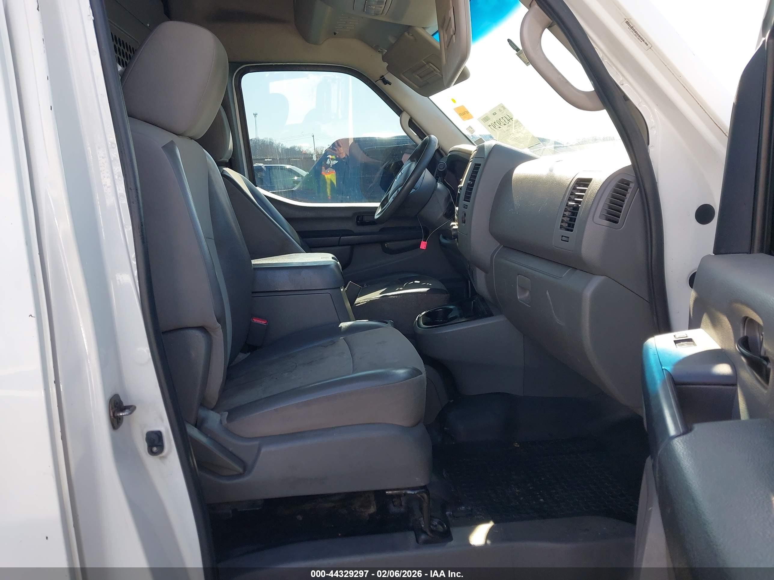 2013 Nissan Nv Cargo Nv2500 Hd Sv V8 Белый vin: 1N6AF0LX7DN110707