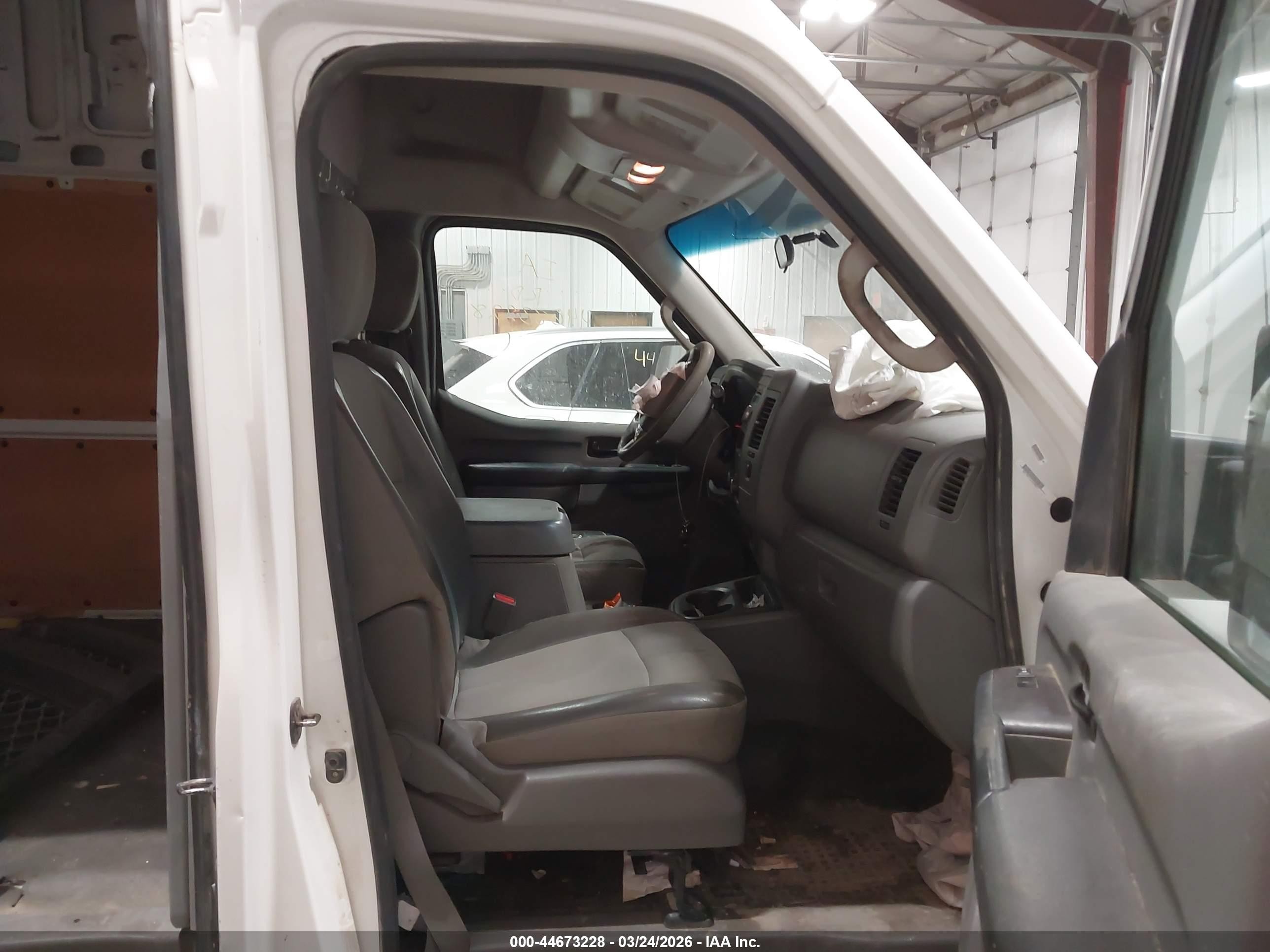 2015 Nissan Nv Cargo Nv2500 Hd S V8/sl V8/sv V8 White vin: 1N6AF0LY2FN803356