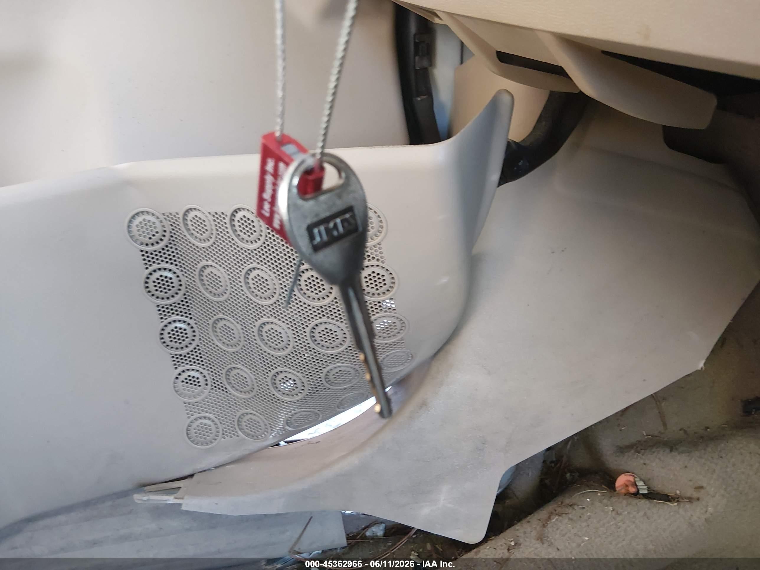 2008 Nissan Titan Xe Белый vin: 1N6BA06A48N312503