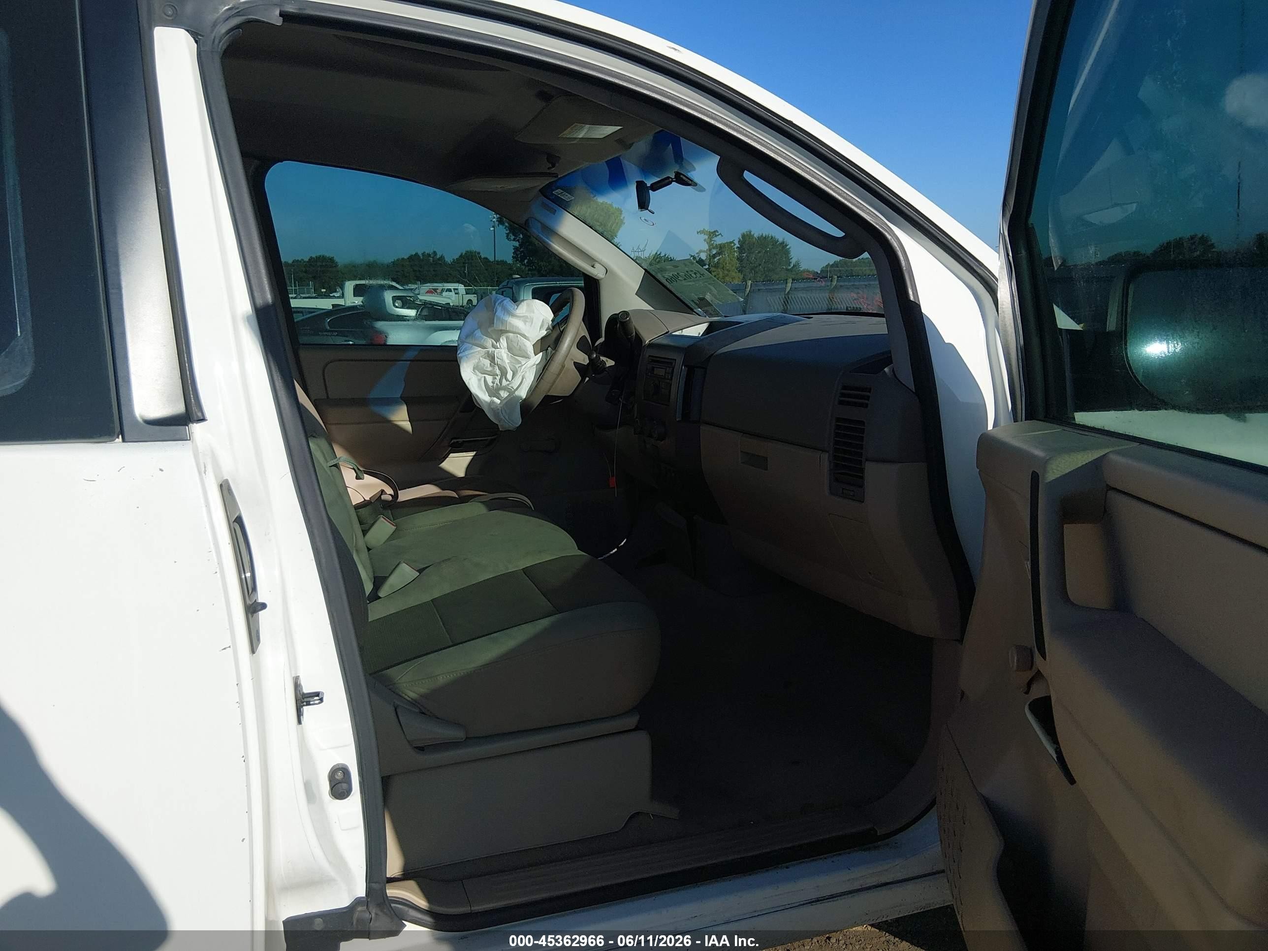 2008 Nissan Titan Xe Белый vin: 1N6BA06A48N312503