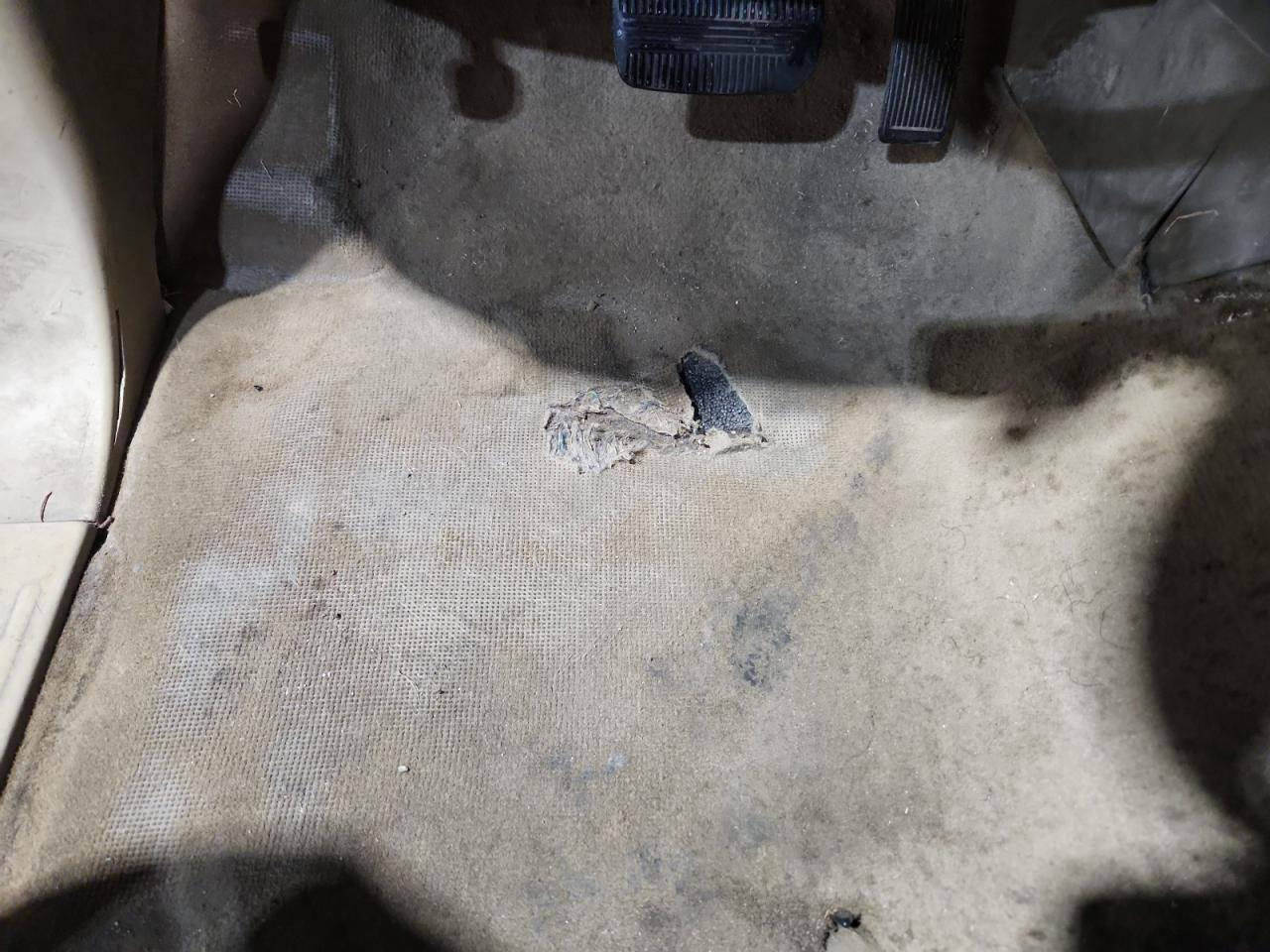 2008 Nissan Titan Xe Ffv Black vin: 1N6BA06A78N360660 Damage: Left Front Carpet, Torn, 1 To 2 Inches