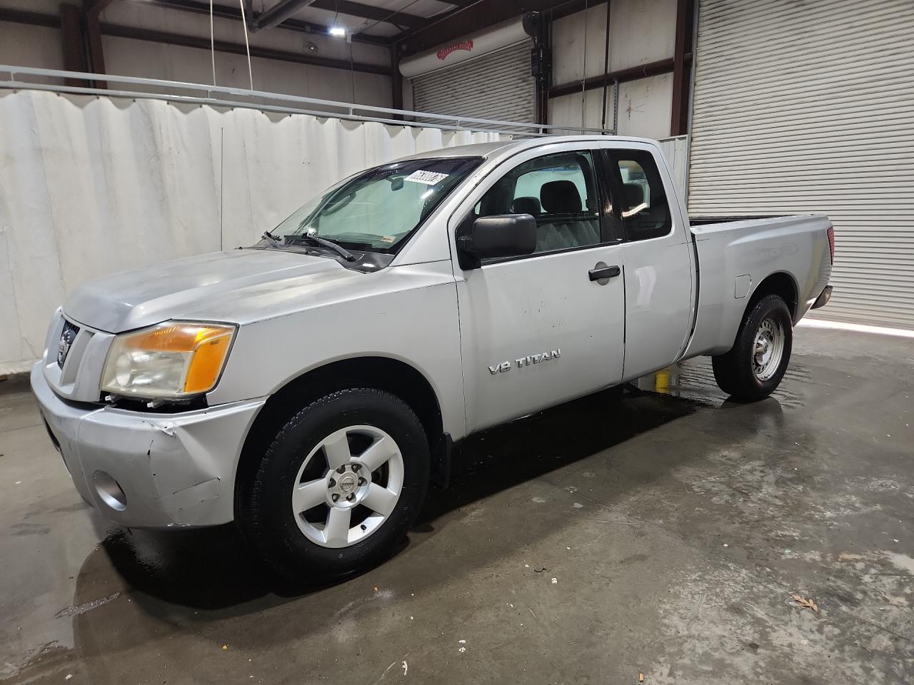 2008 Nissan Titan Xe Ffv Silver vin: 1N6BA06AX8N338345 Damage: Left Front Door, Heavy Scratch, > 12 Inches