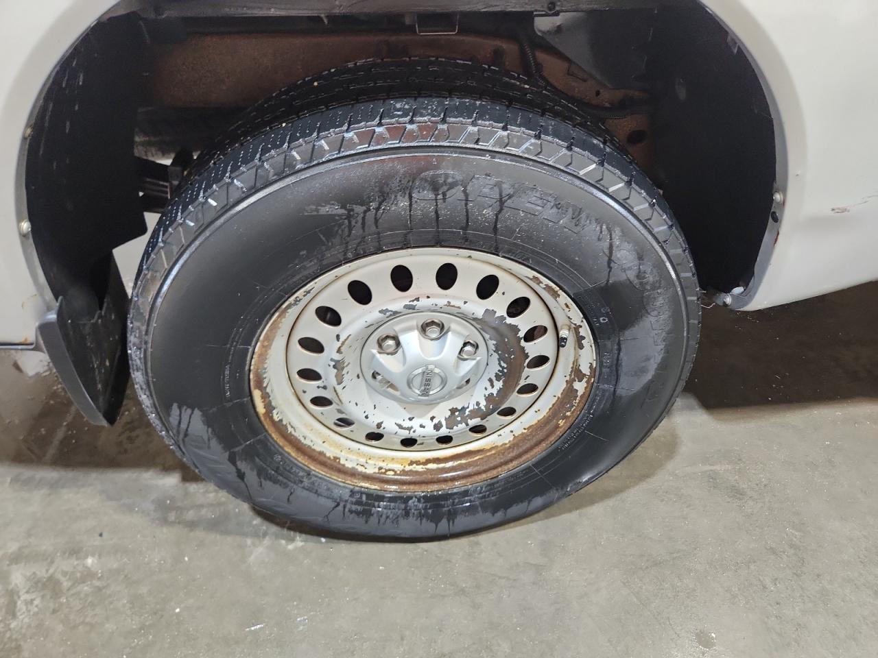 2008 Nissan Titan Xe Ffv Silver vin: 1N6BA06AX8N338345 Damage: Right Rear Wheel, Mismatched, Replacement Required