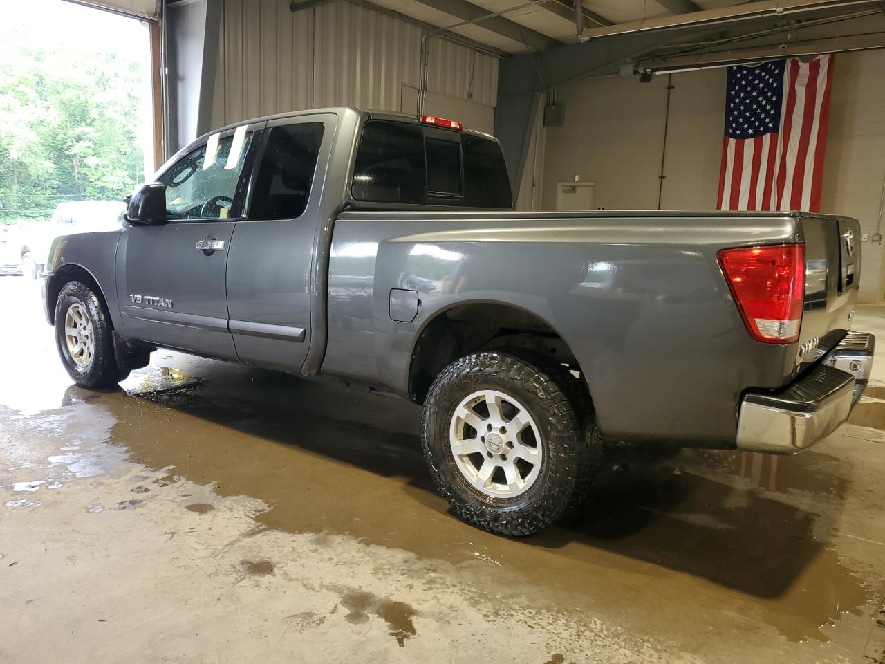 2006 Nissan Titan Xe/se/le Серый vin: 1N6BA06B56N560586 Damage: Left Rear Tire, Worn, Replacement Required