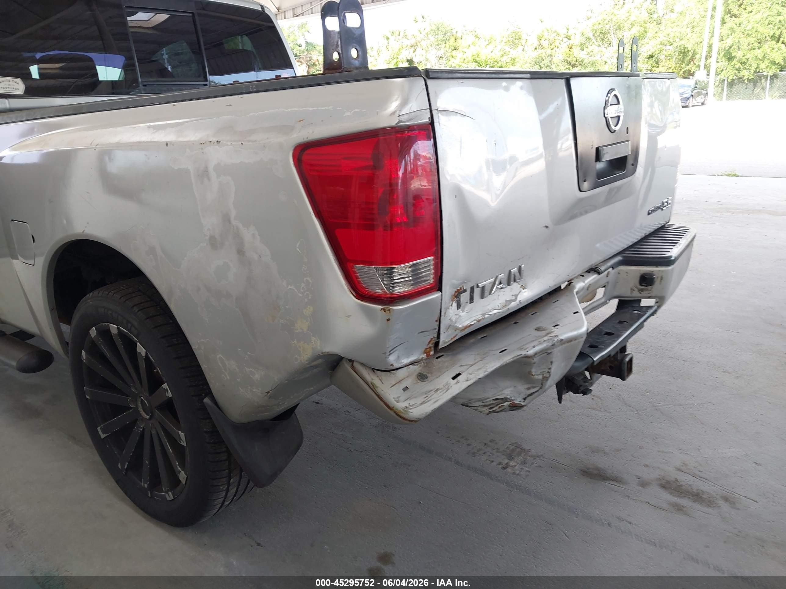 2010 Nissan Titan Xe Silver vin: 1N6BA0CH4AN322133