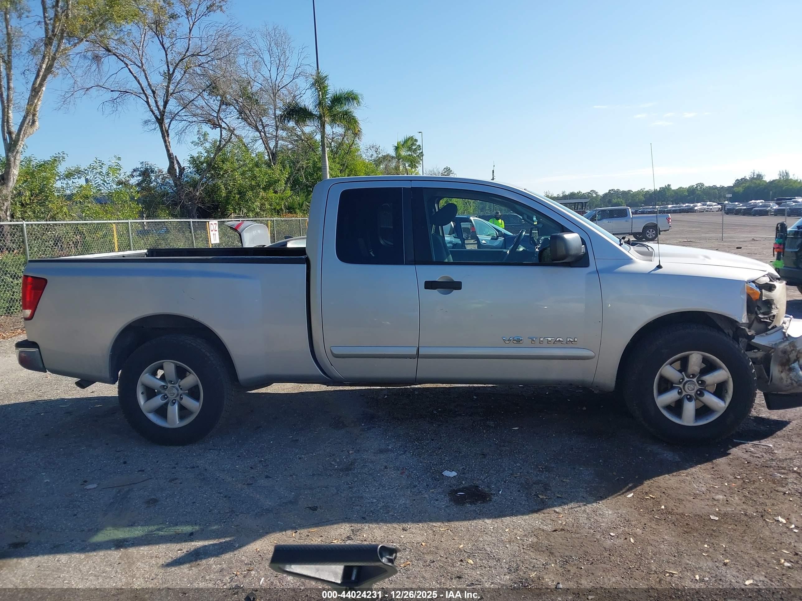 2013 Nissan Titan Sv Silver vin: 1N6BA0CH7DN311387