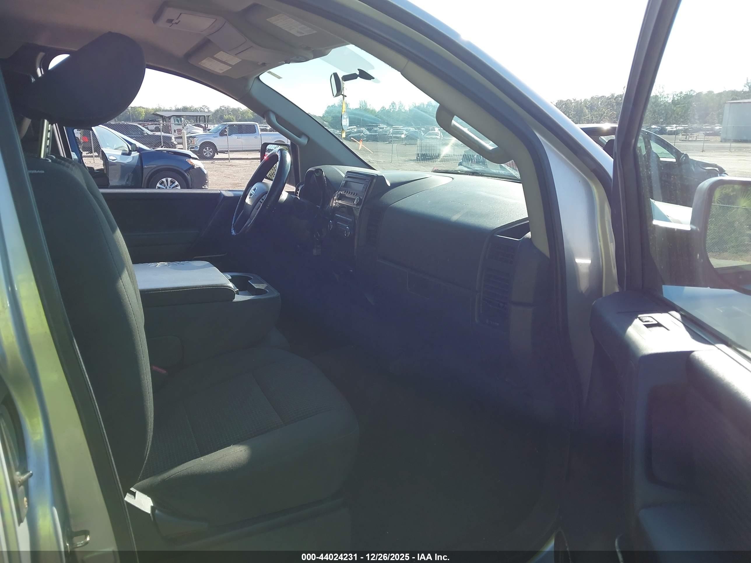 2013 Nissan Titan Sv Silver vin: 1N6BA0CH7DN311387
