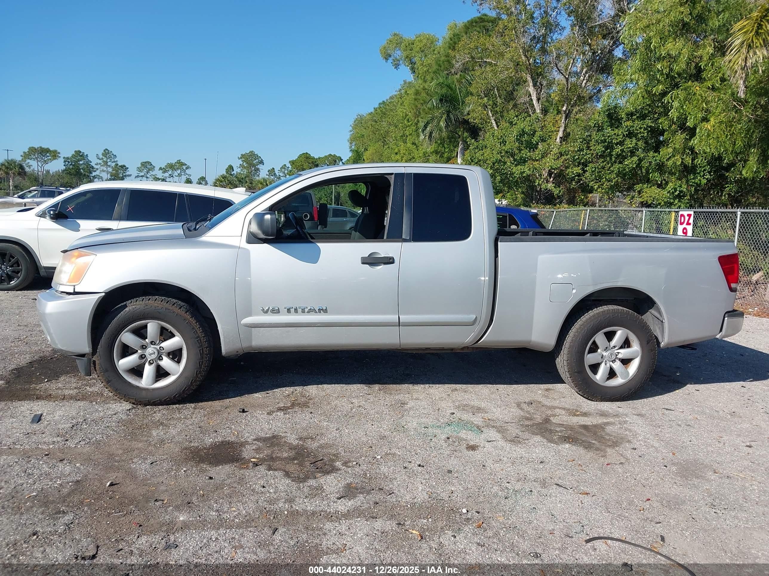 2013 Nissan Titan Sv Silver vin: 1N6BA0CH7DN311387