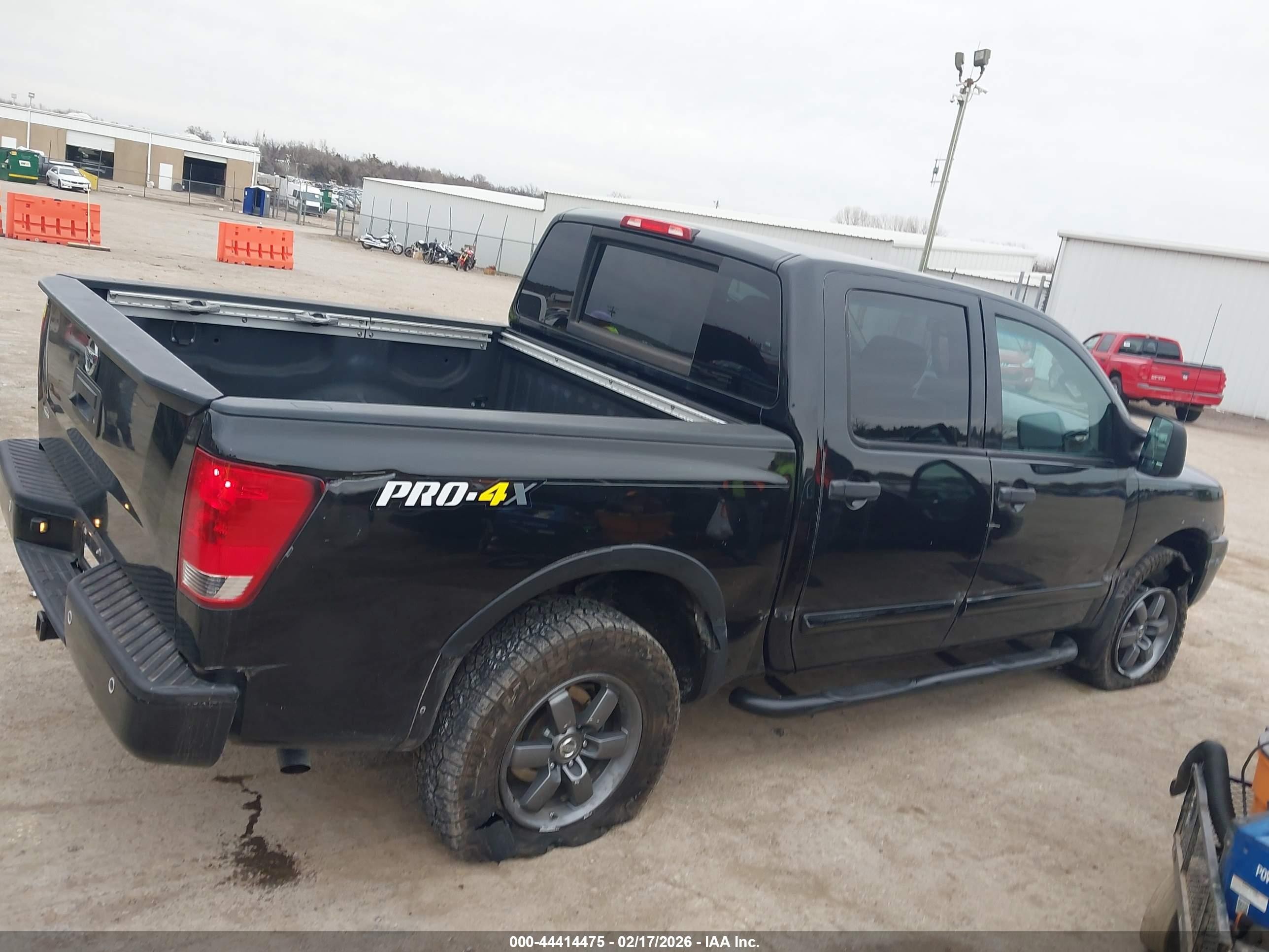 2015 Nissan Titan Pro-4x Черный vin: 1N6BA0EC3FN503443