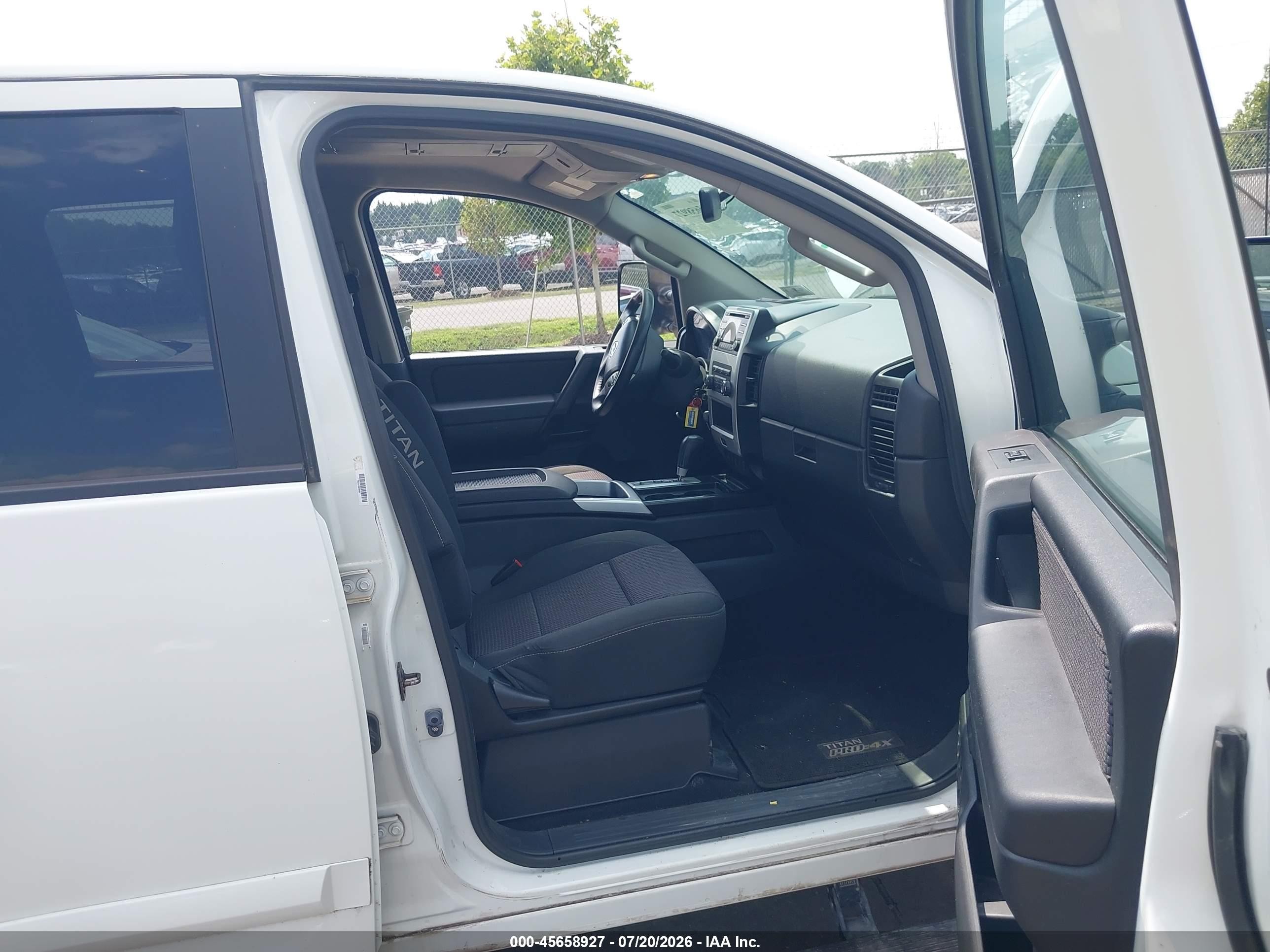 2013 Nissan Titan Pro-4x White vin: 1N6BA0EC4DN304074