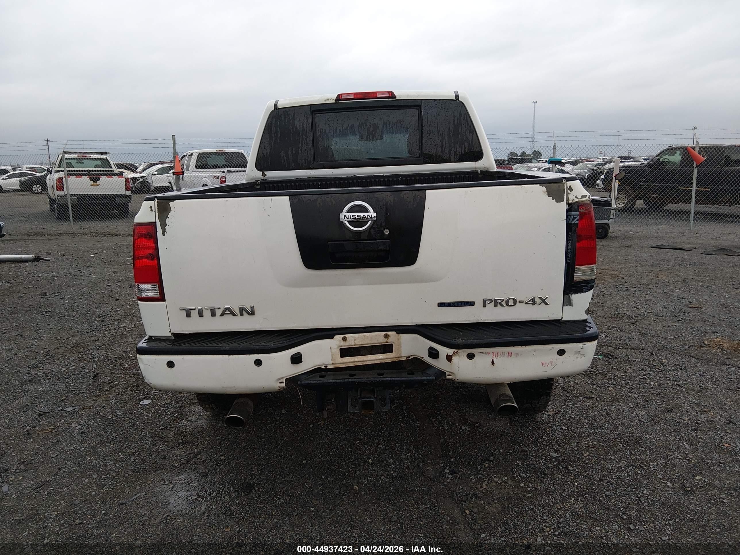 2011 Nissan Titan Pro-4x White vin: 1N6BA0EC6BN323805