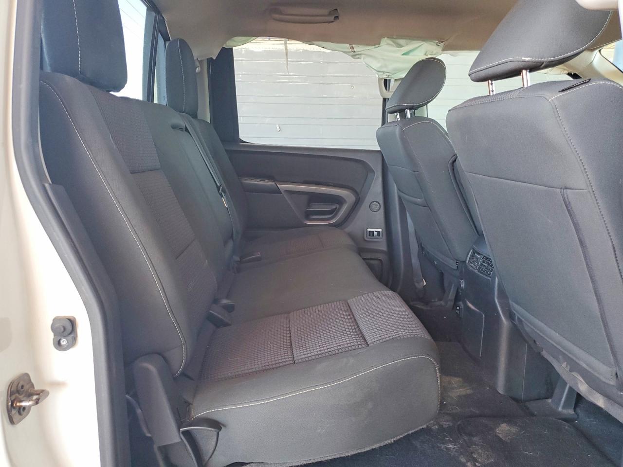 2015 Nissan Titan Pro-4x Белый vin: 1N6BA0EC7FN514879