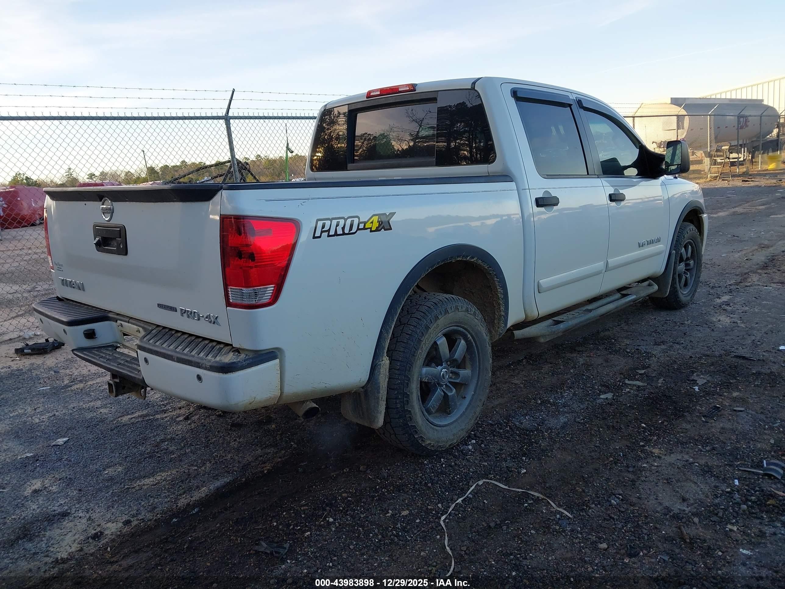 2013 Nissan Titan Pro-4x Белый vin: 1N6BA0EC9DN300747