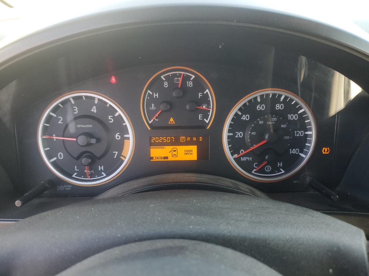 2010 Nissan Titan Se White vin: 1N6BA0ED3AN302532 Damage: Warning - Tire Pressure, On, Unacceptable
